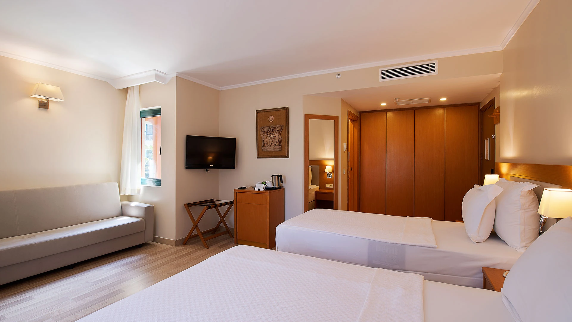 Miramare Queen Hotel – 63
