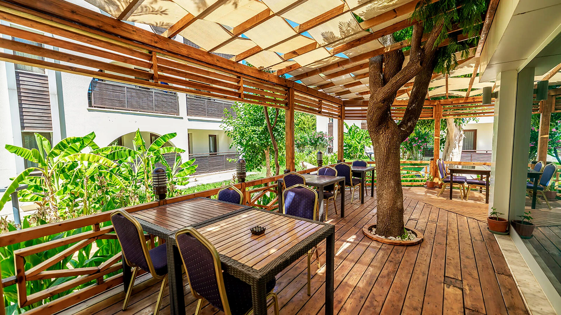 Latanya Park Resort – 10