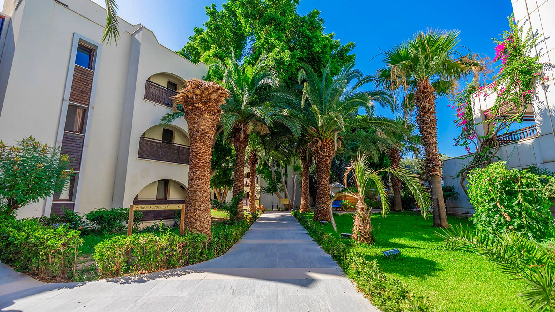 Latanya Park Resort – 15