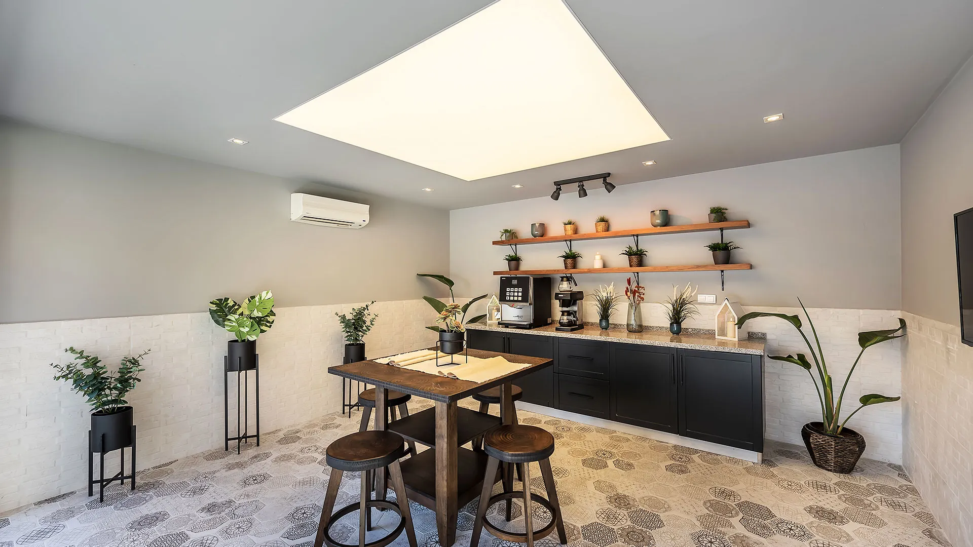 White City Beach Hotel – 79
