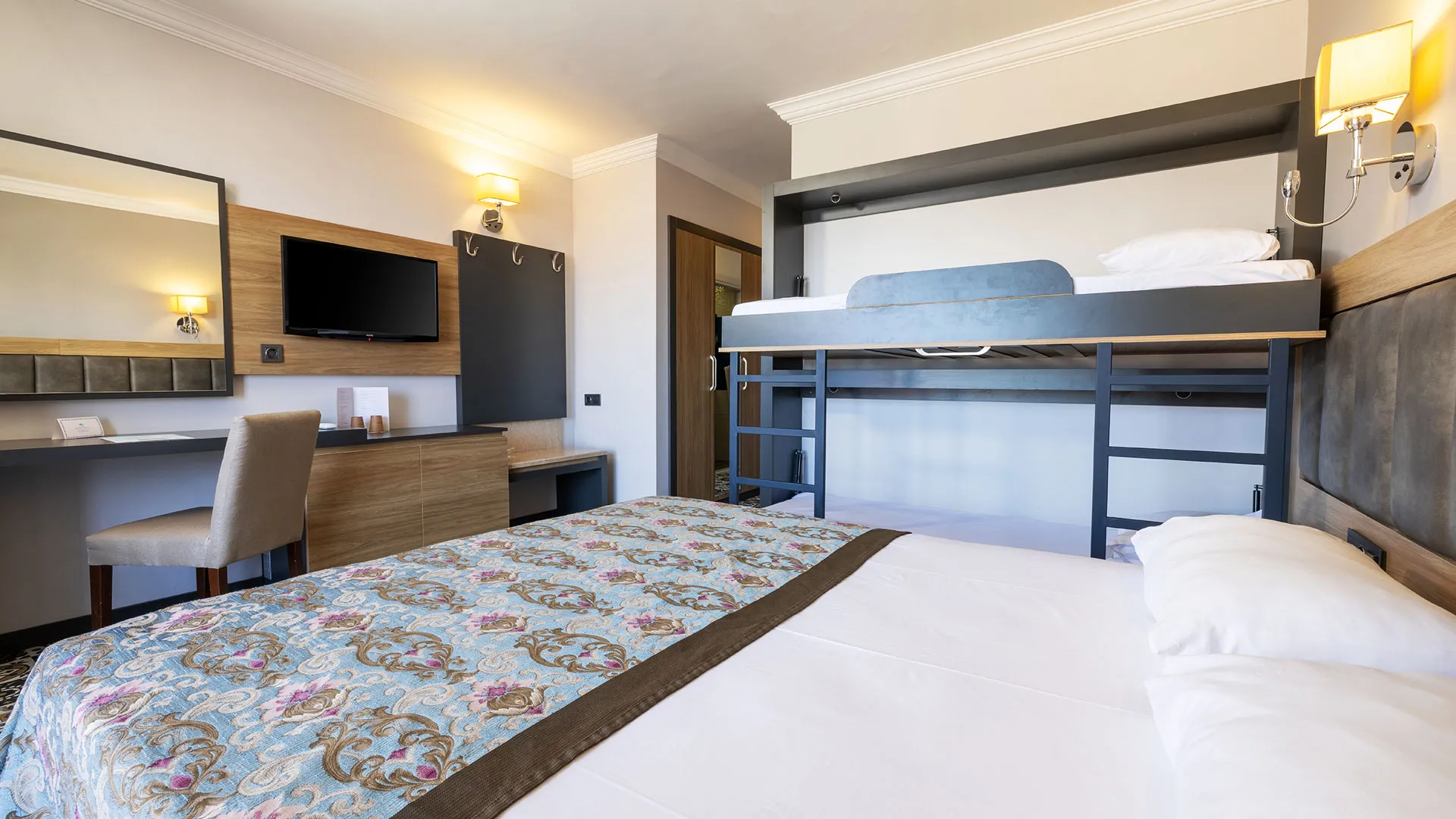 Crystal Aura Beach Resort & Spa – 51