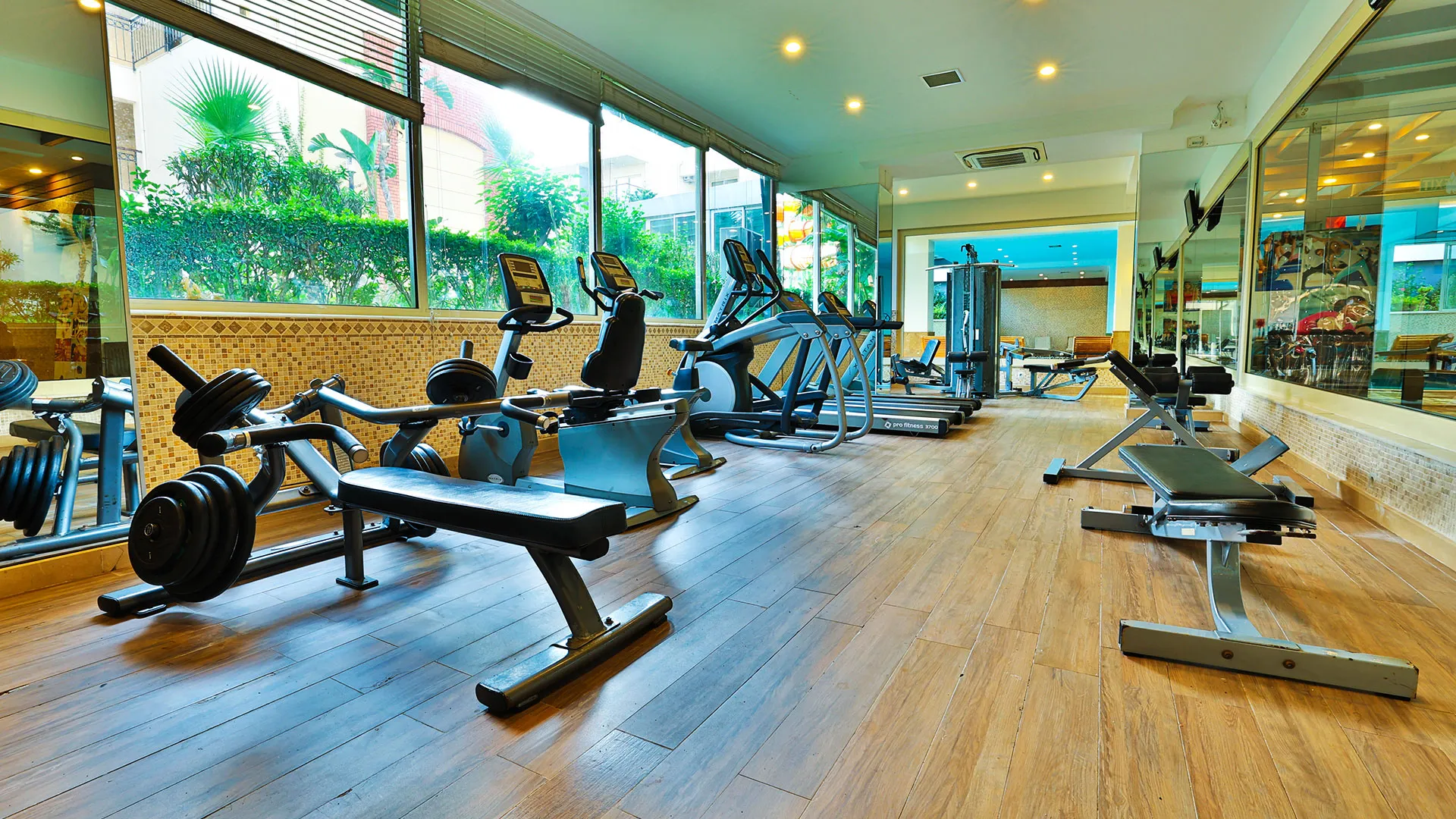 Crystal Aura Beach Resort & Spa – 26
