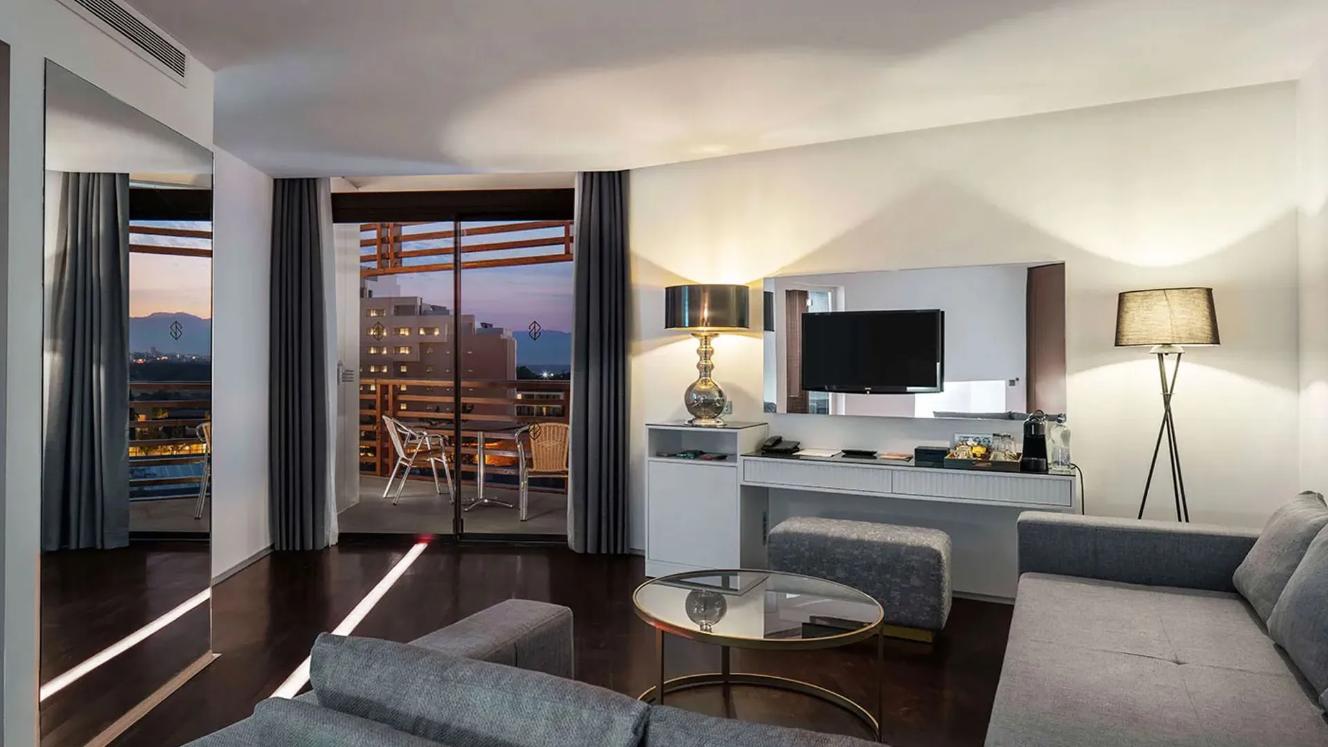 Nirvana Cosmopolitan – 17