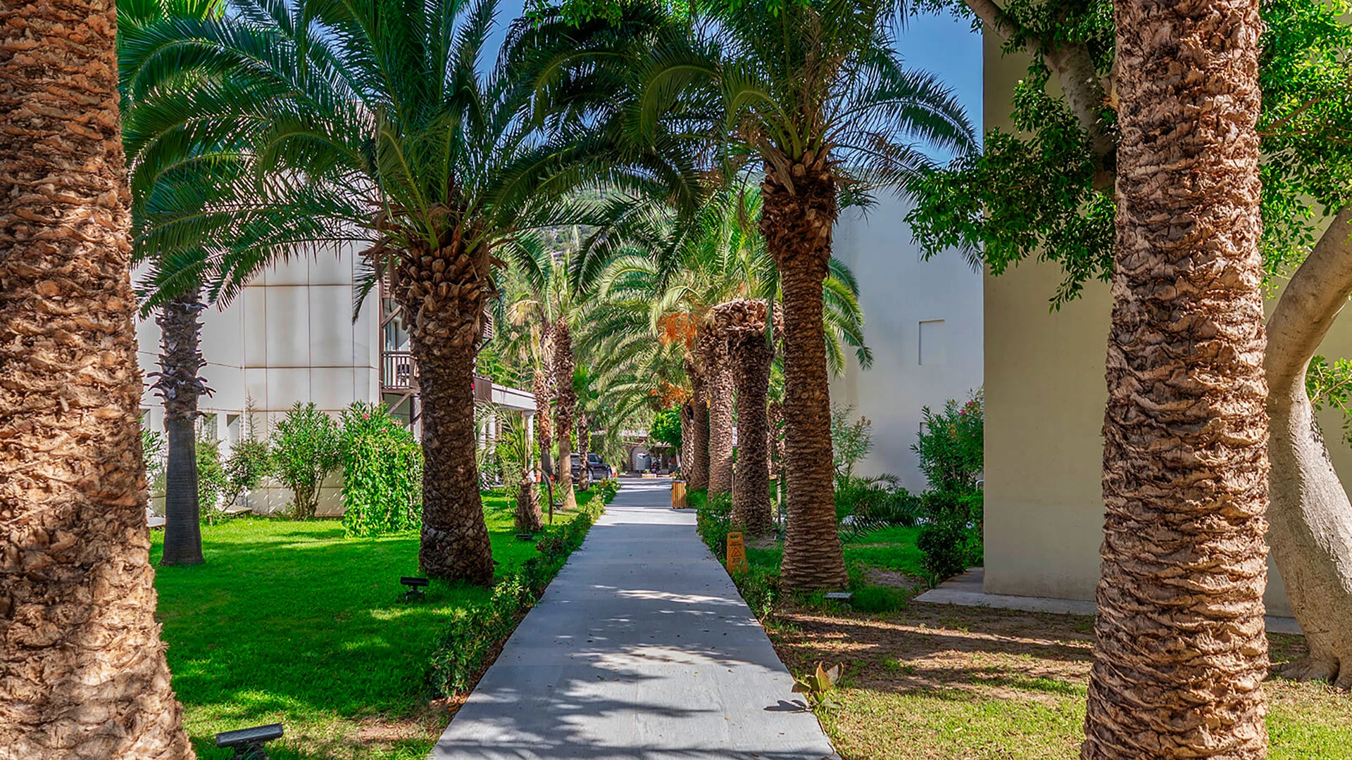 Latanya Park Resort – 13
