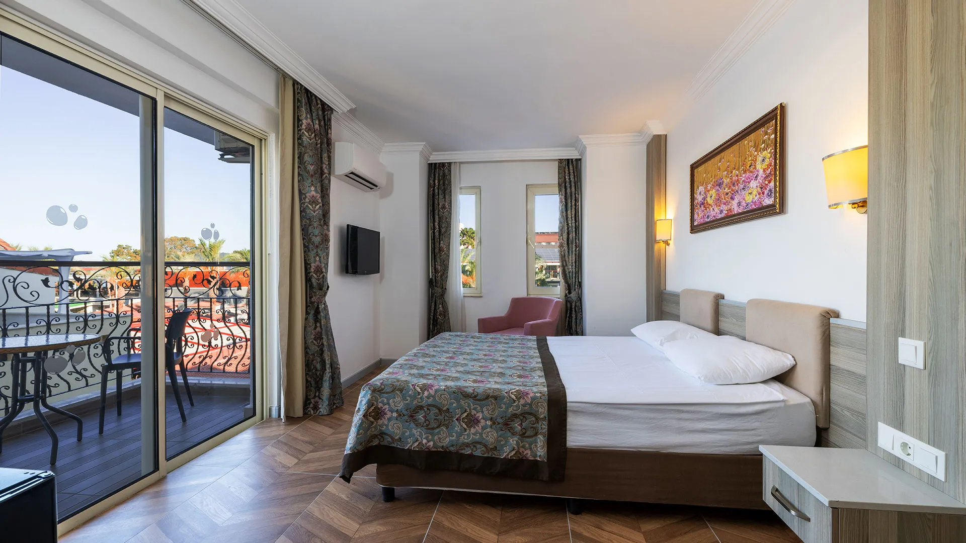 Crystal Aura Beach Resort & Spa – 34