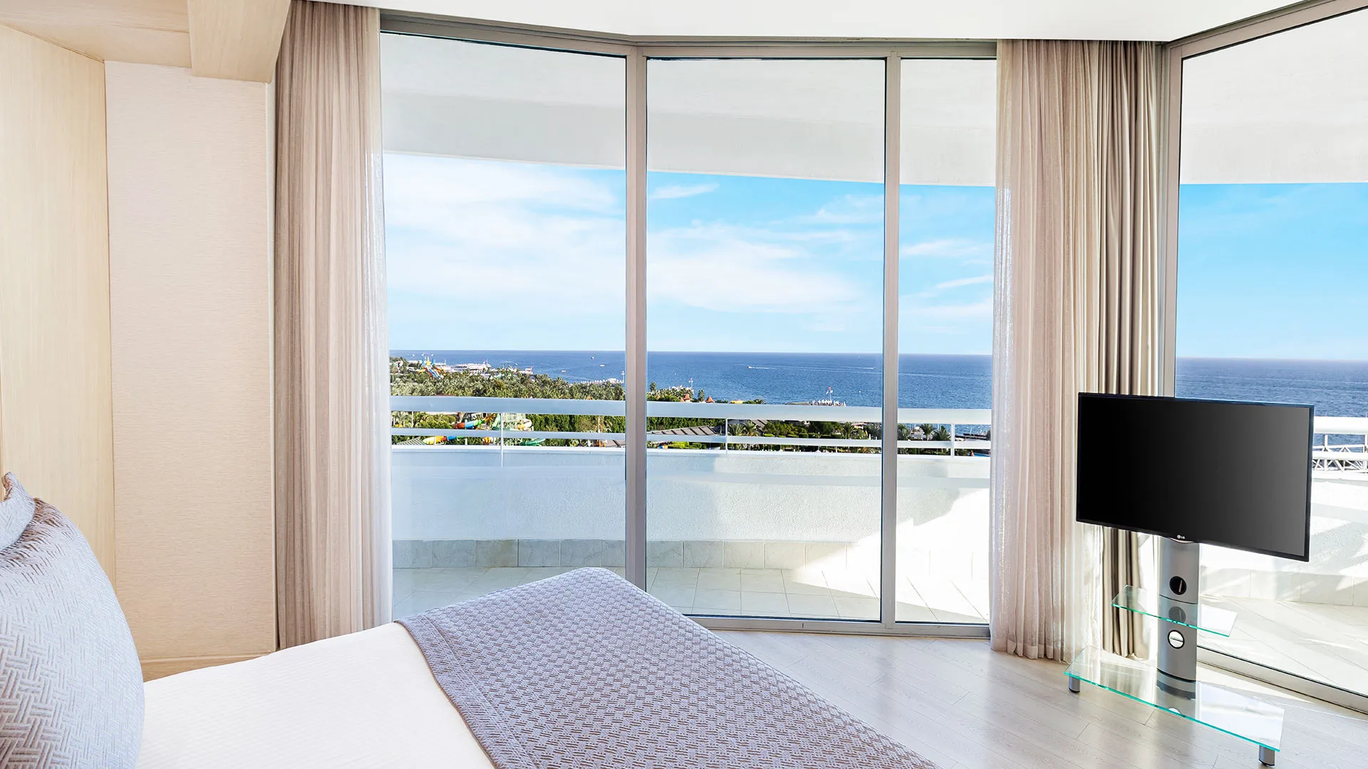 Concorde Deluxe Resort – 18