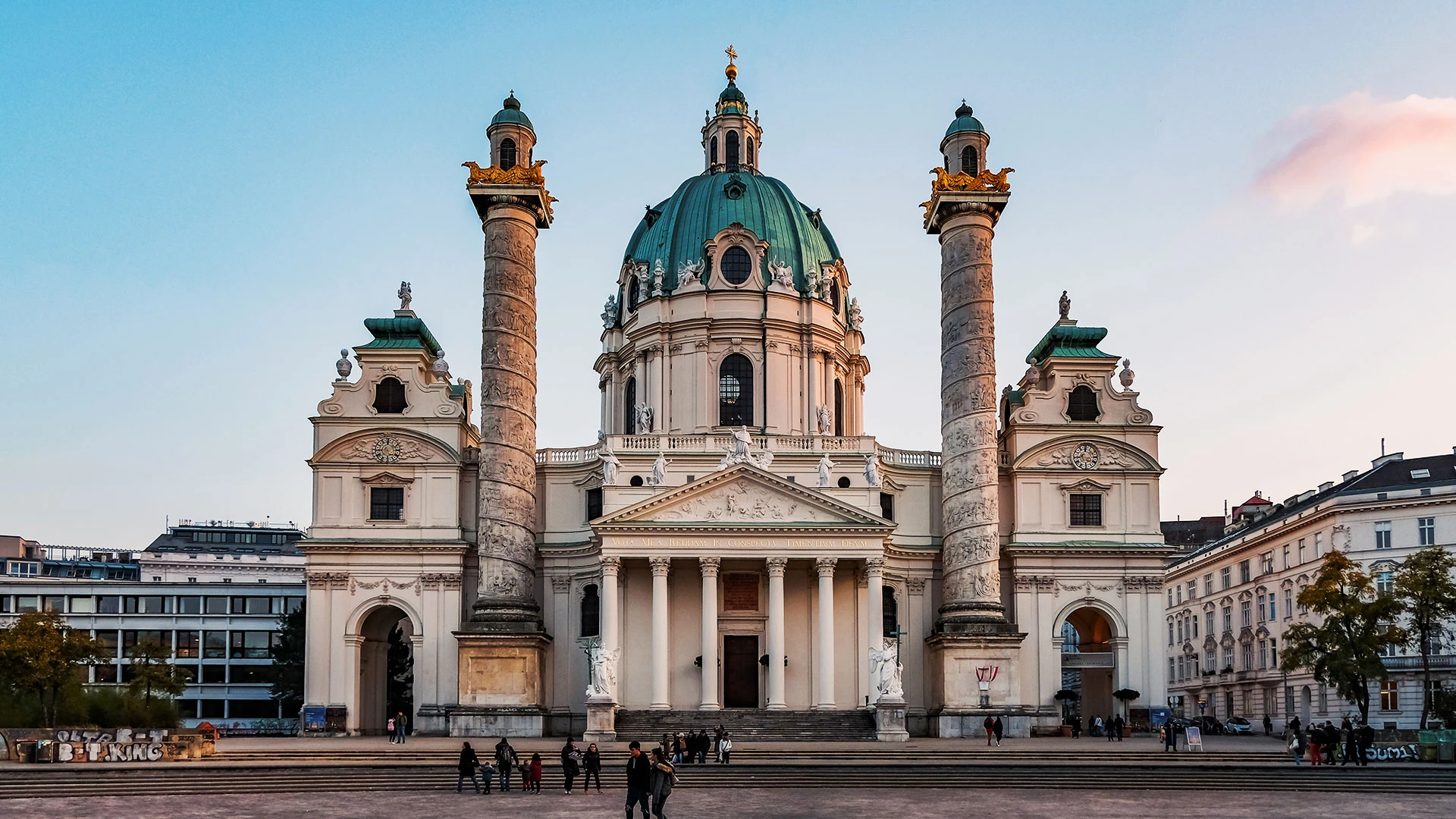 B and B HOTEL Wien St. Marx – ДУНАВСКА КОЛЕДНА МАГИЯ с БОНУС 4 екскурзии– Виена и Братислава Предколедни базари с 4 нощувки София – 2