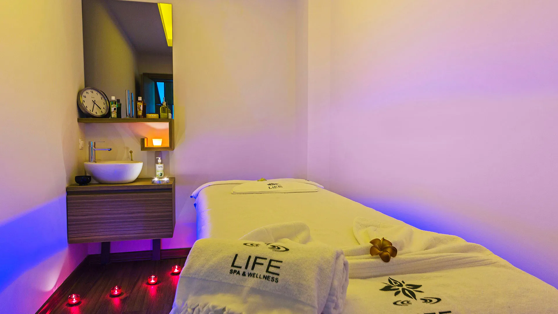Poseidon Hotel – 32