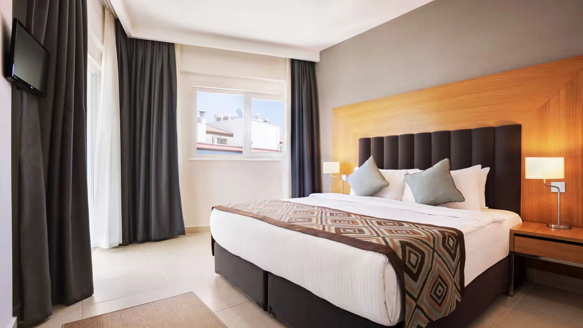 Ramada Hotel & Suites By Wyndam – 14