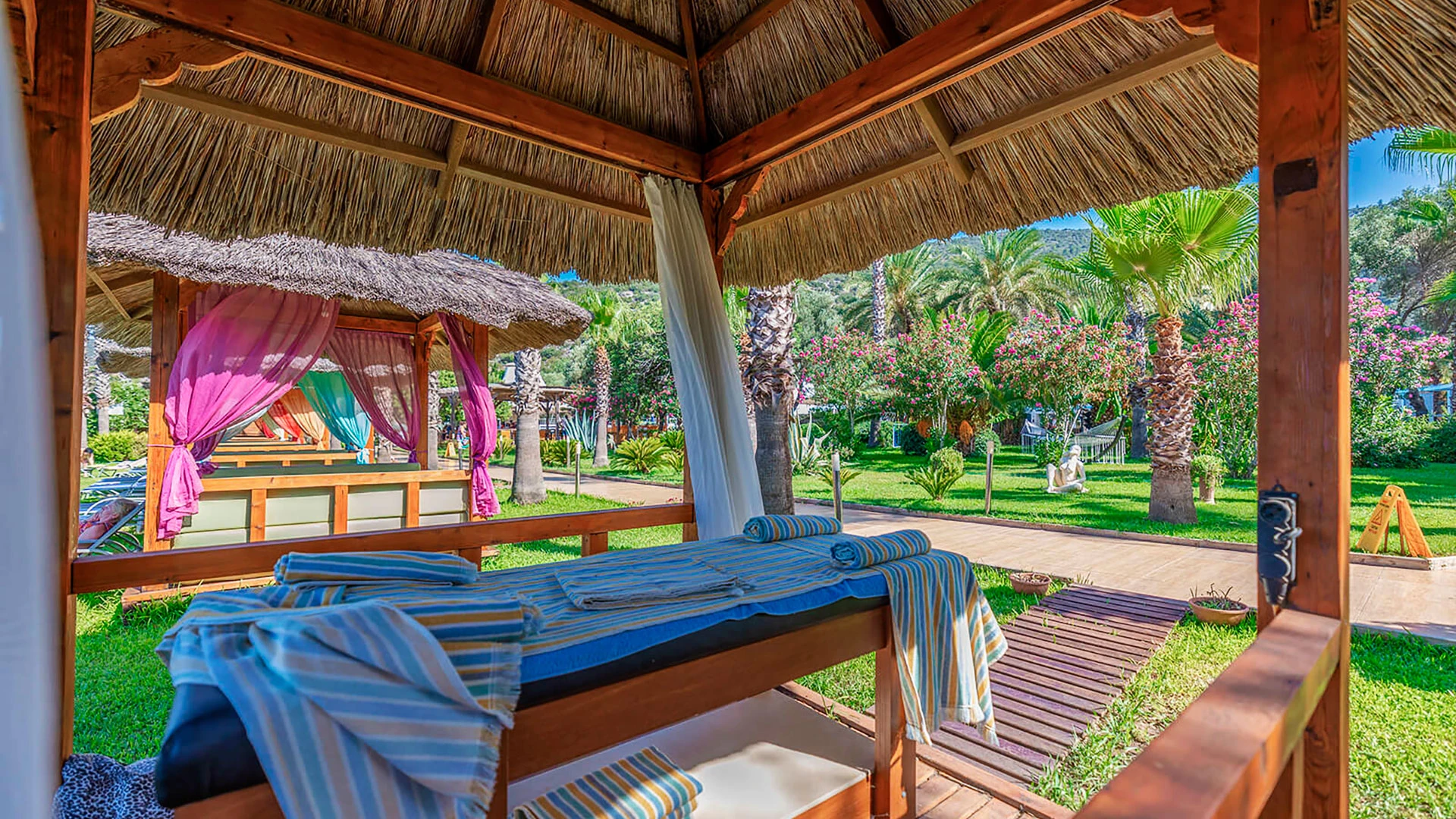 Latanya Park Resort – 18