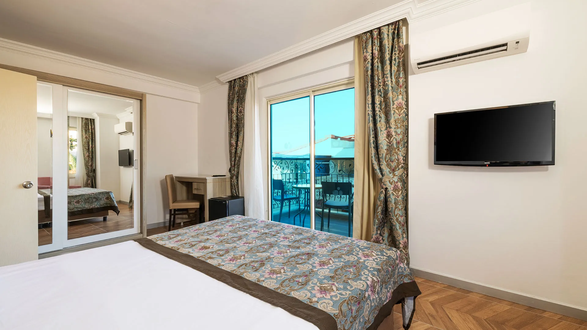 Crystal Aura Beach Resort & Spa – 46