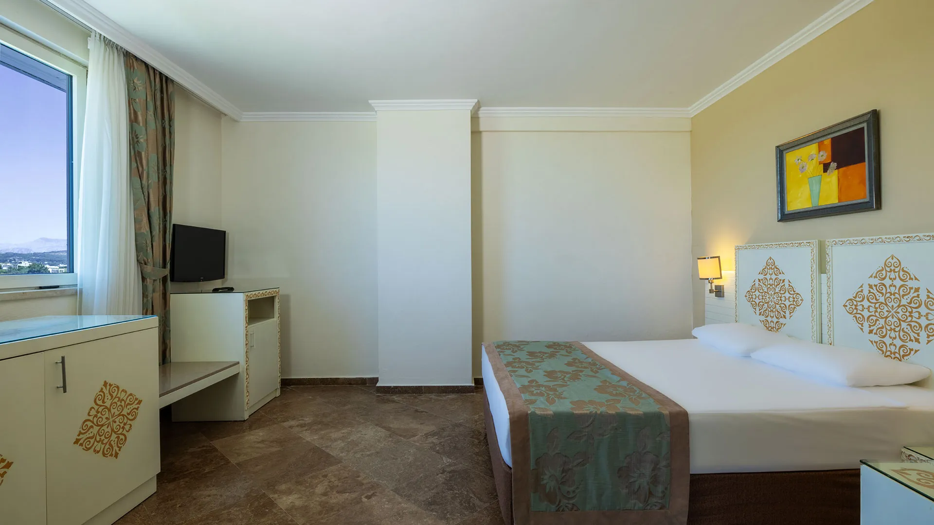 Crystal Admiral Resort & Spa – 8