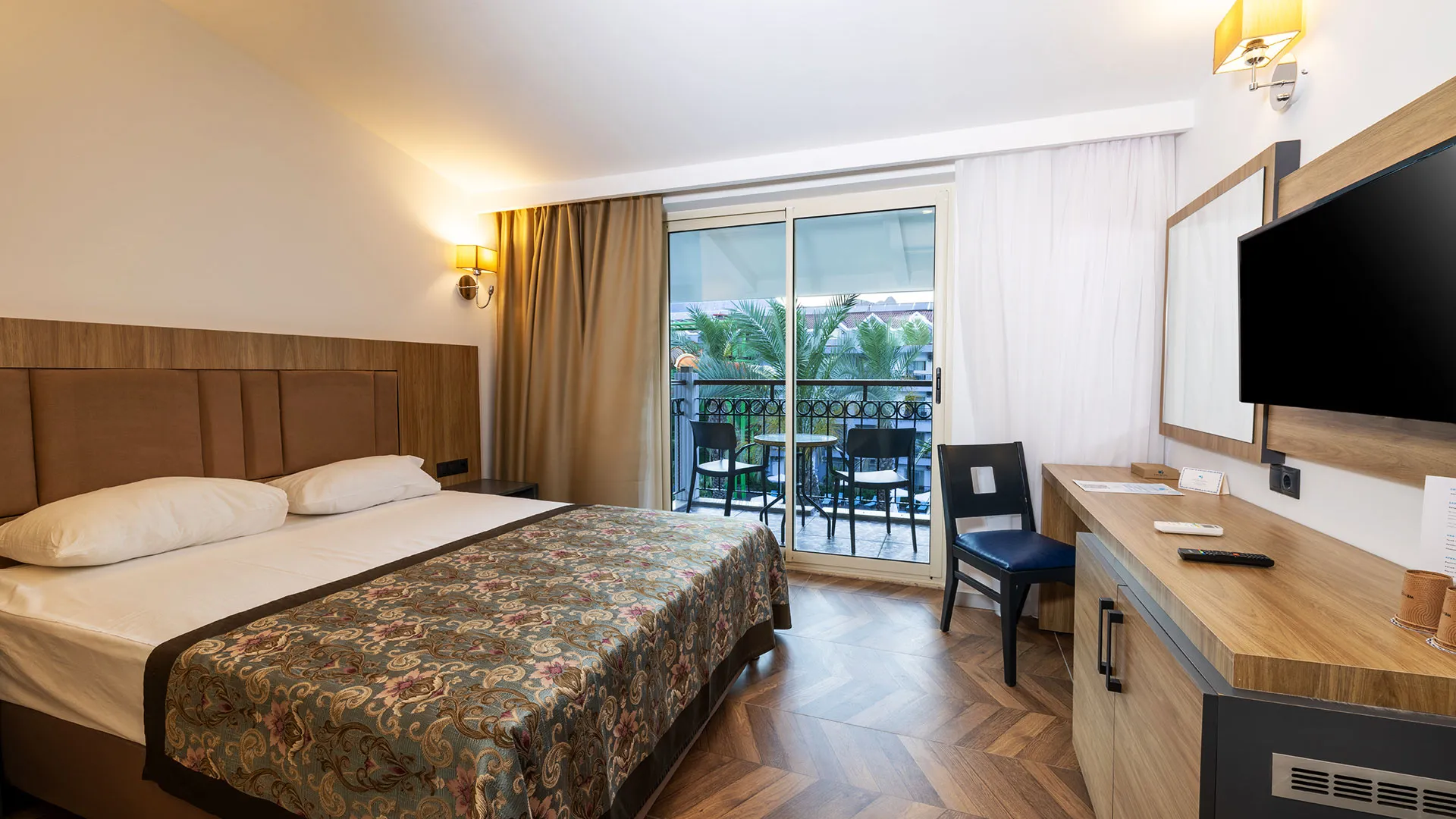 Crystal Aura Beach Resort & Spa – 15