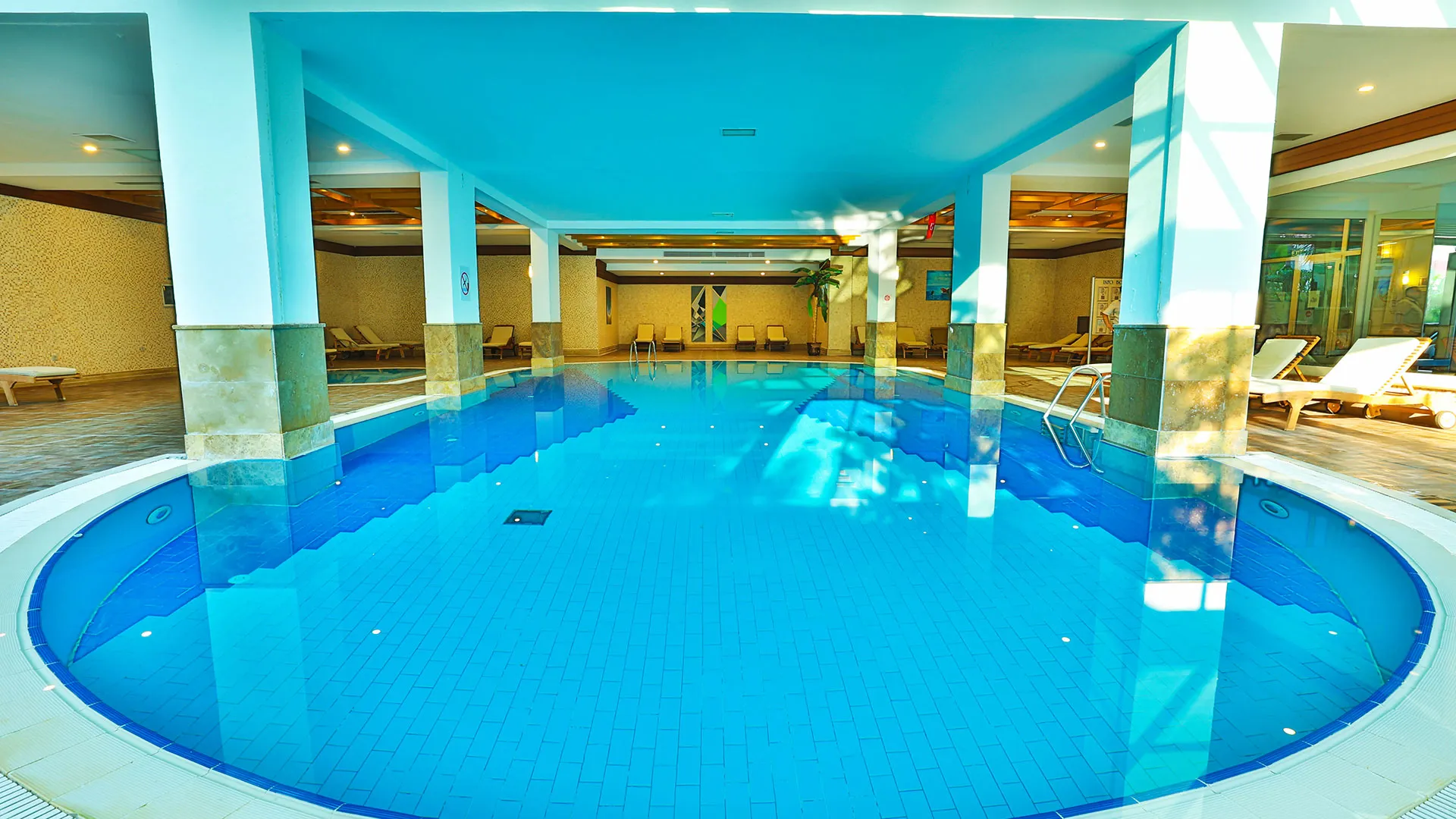 Crystal Aura Beach Resort & Spa – 45