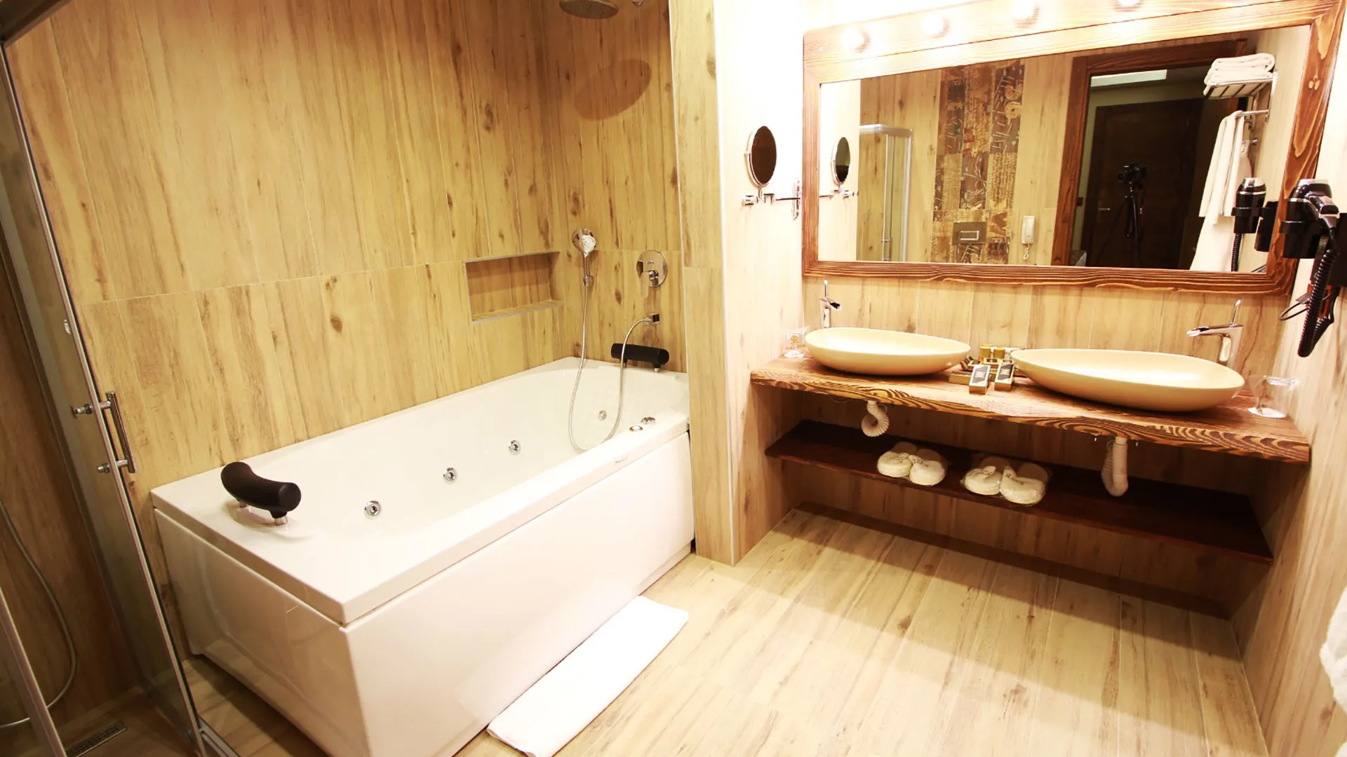 Azka Hotel – 10