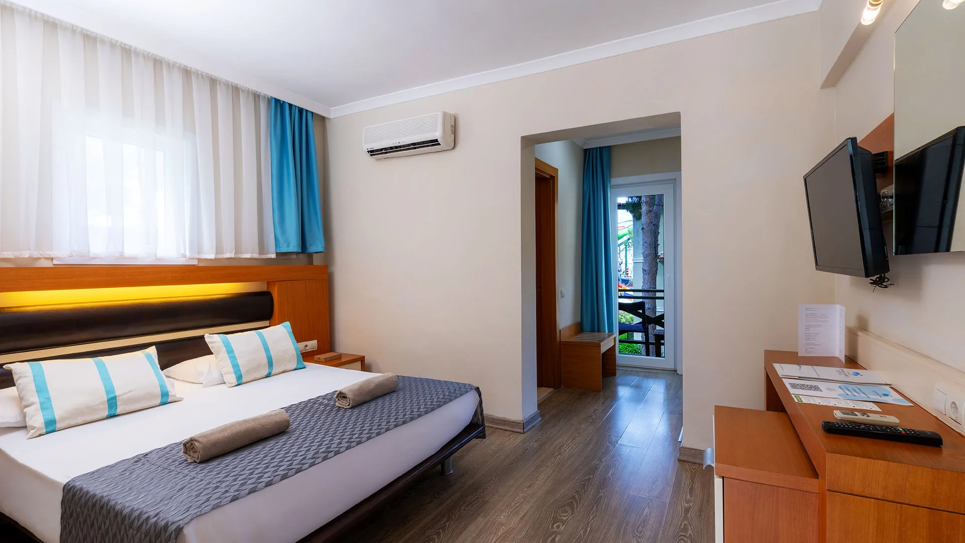 Crystal Flora Beach Resort – 31