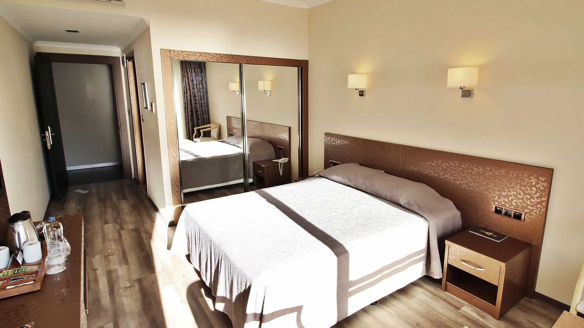 Azka Hotel – 21