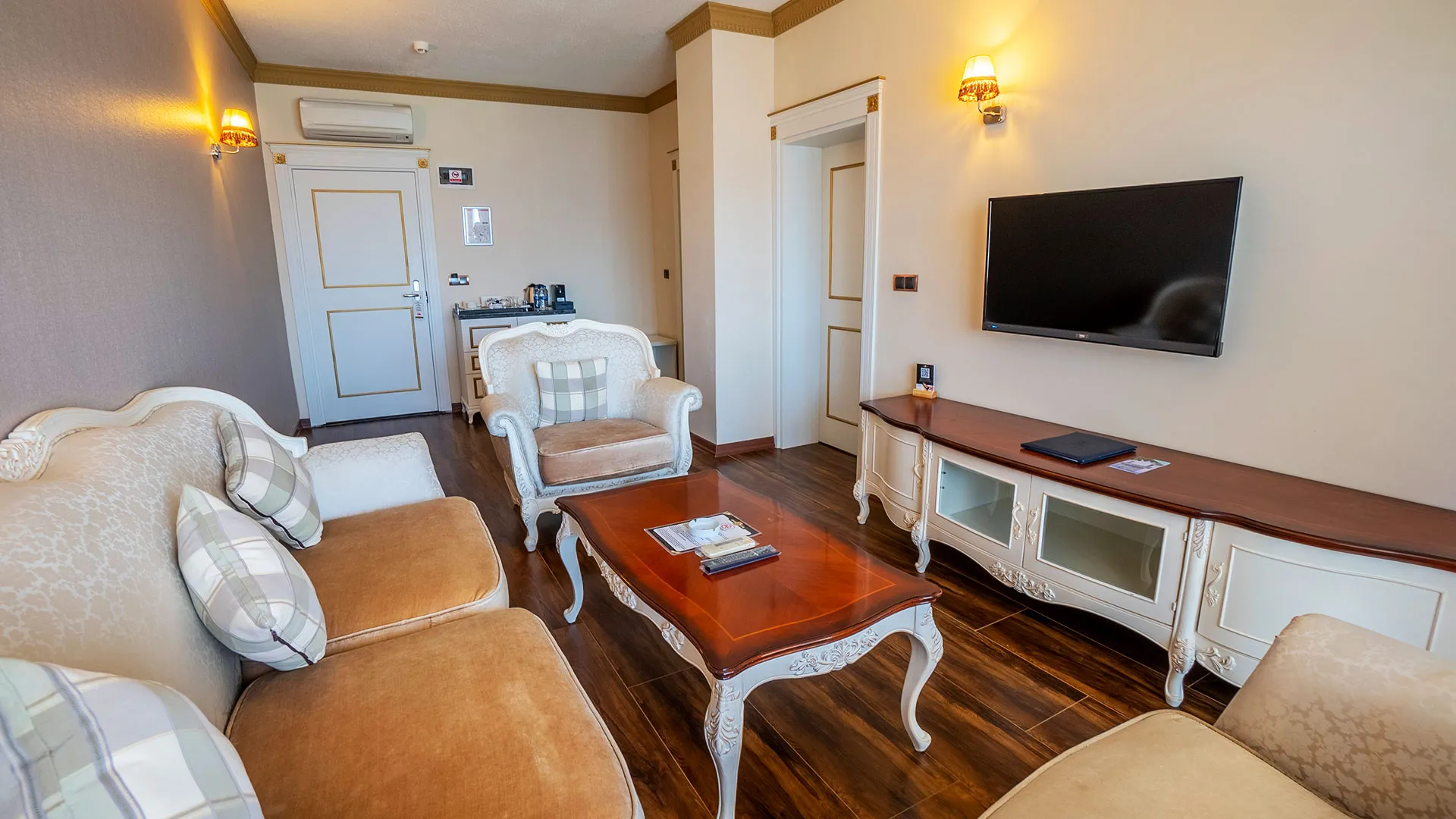 Azka Hotel – 81