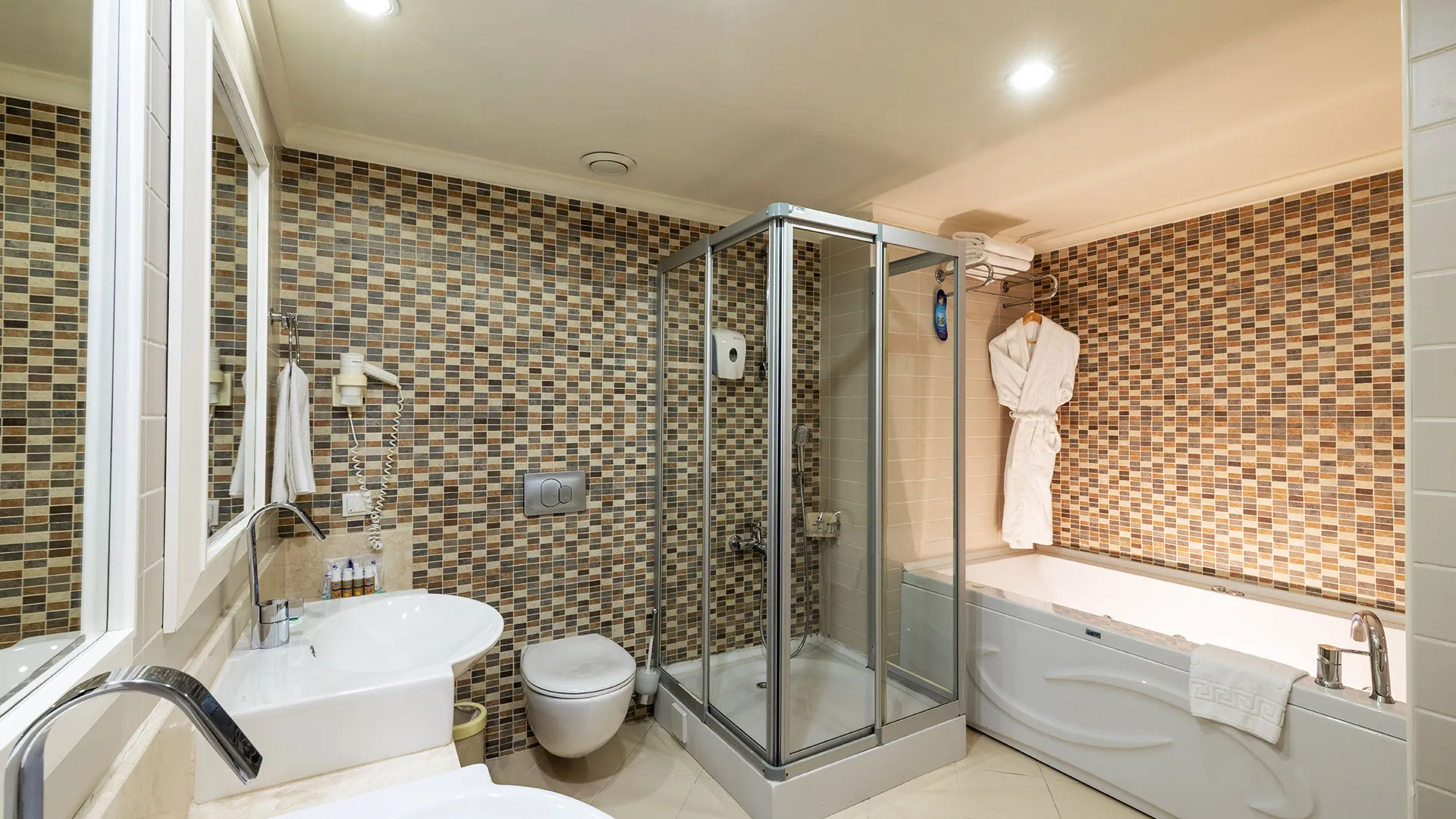 Crystal Deluxe Resort & Spa – 13