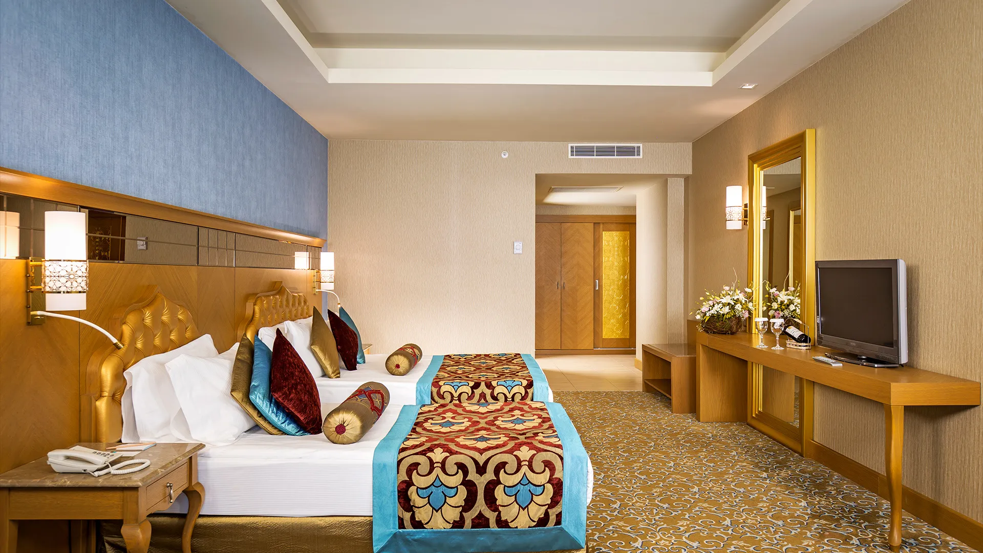 Royal Holiday Palace – 15