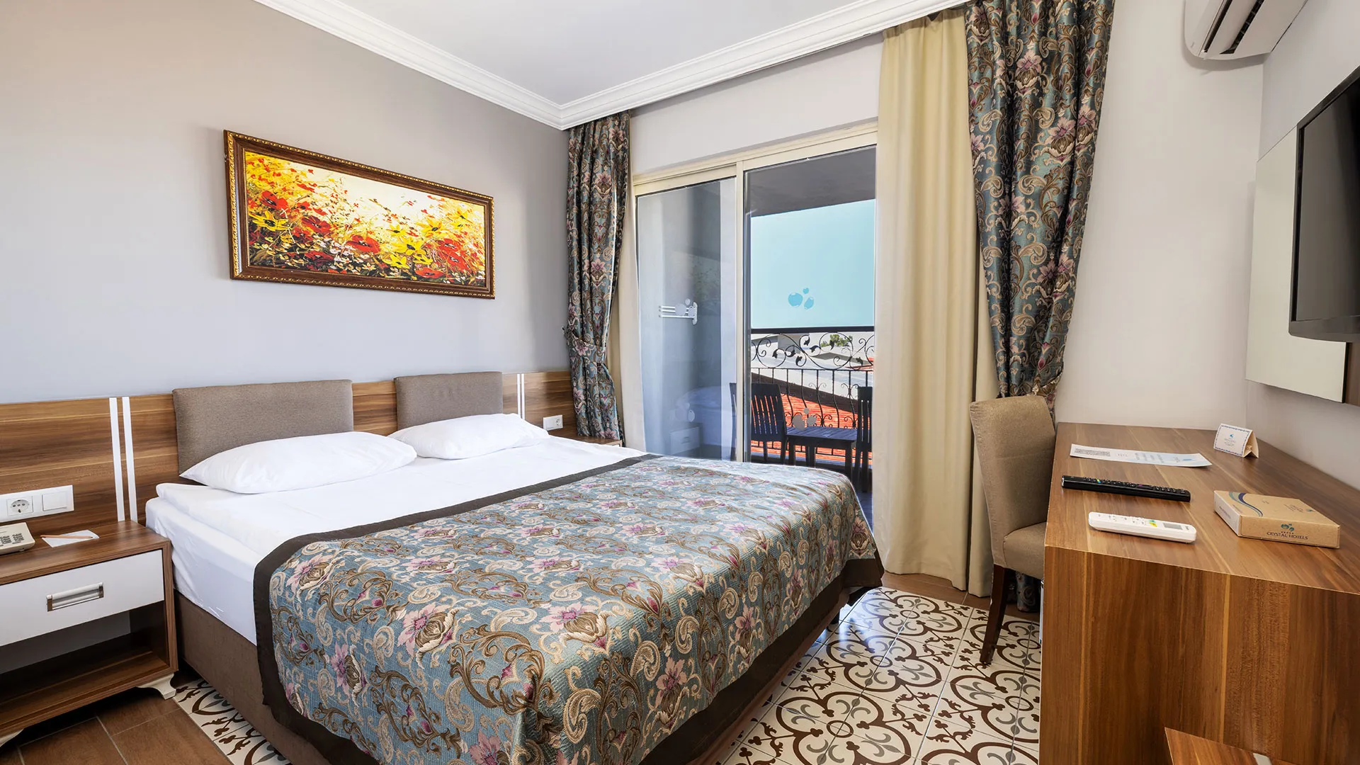 Crystal Aura Beach Resort & Spa – 10