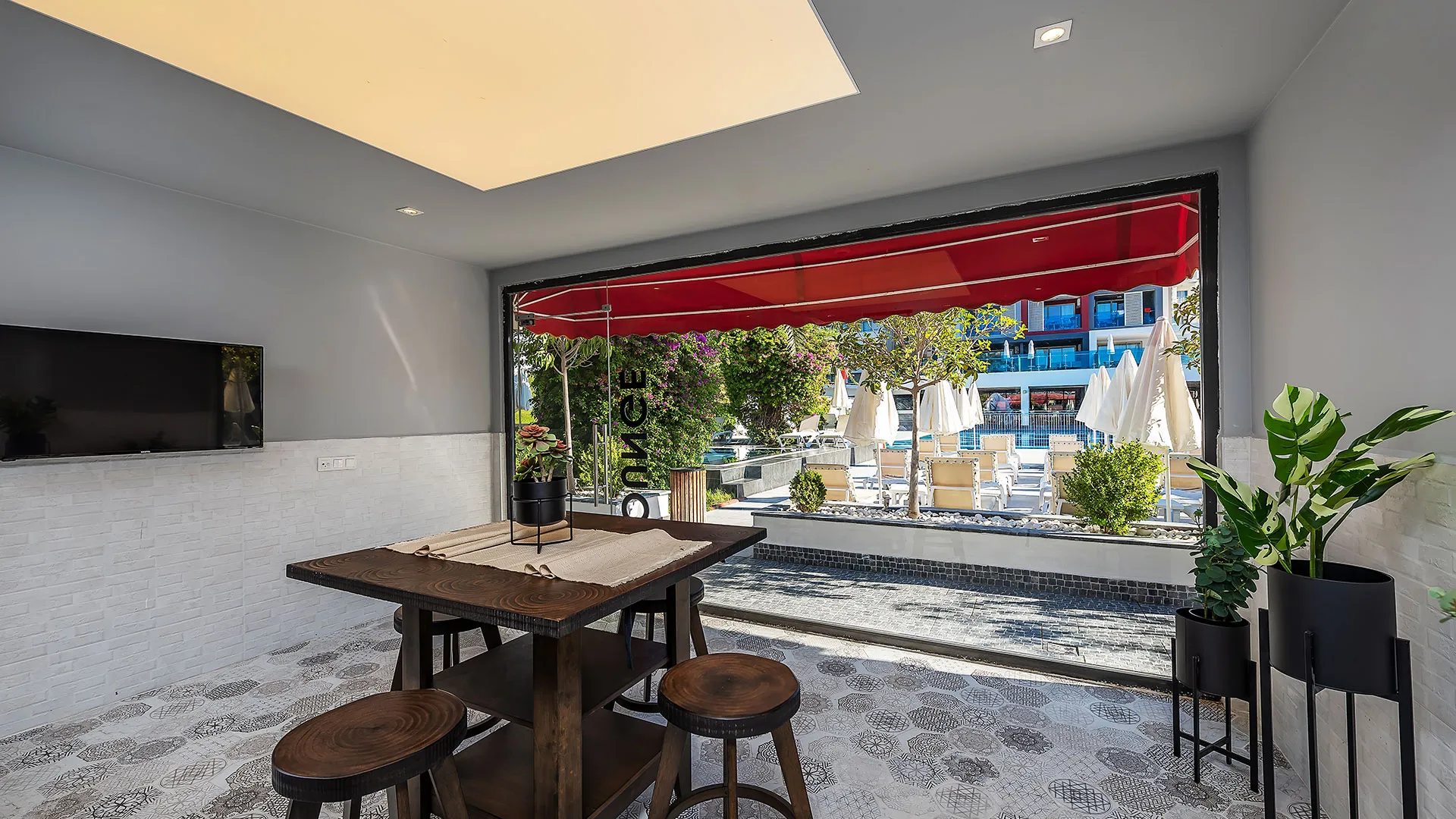 White City Beach Hotel – 18