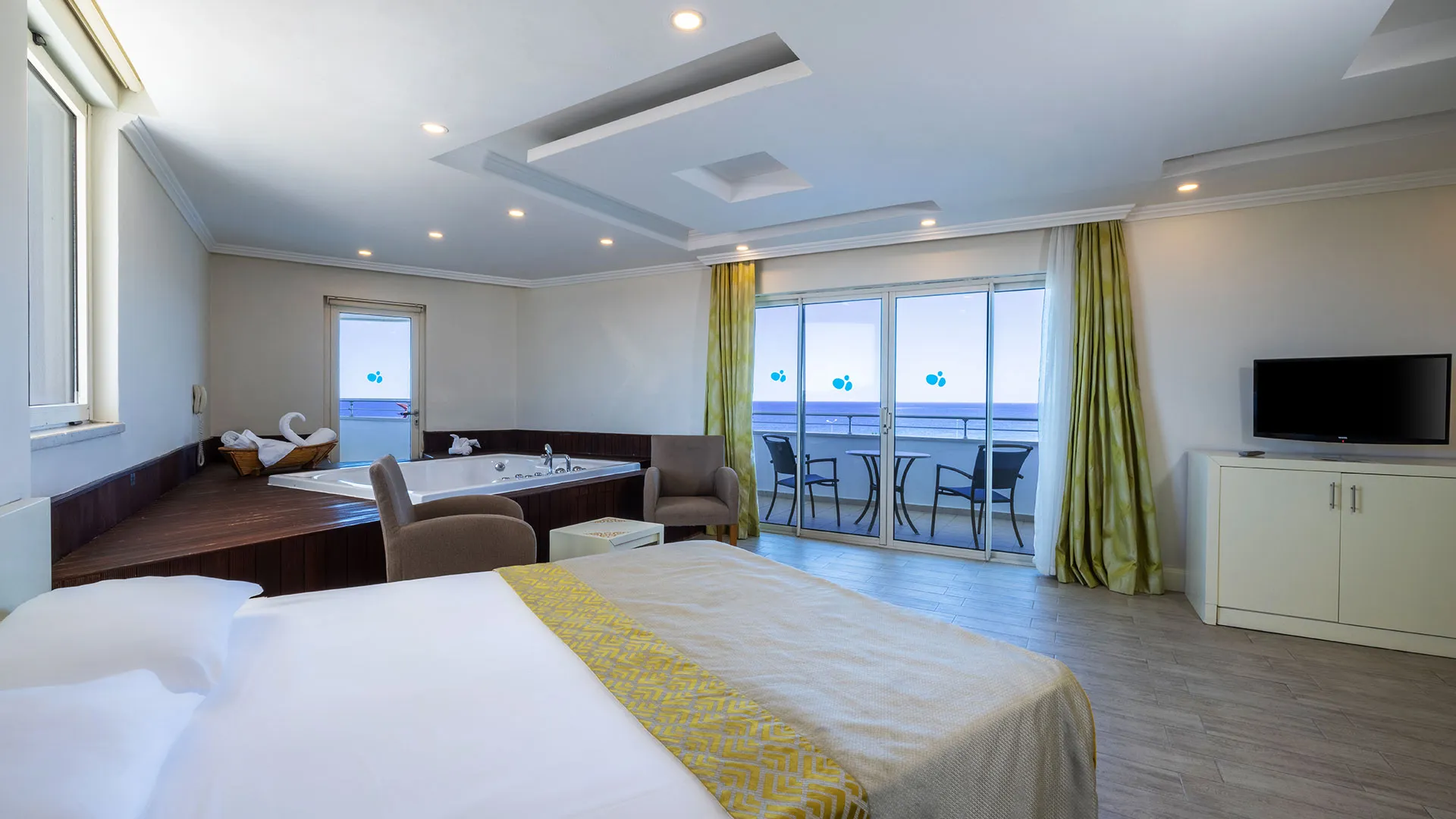 Crystal Admiral Resort & Spa – 32