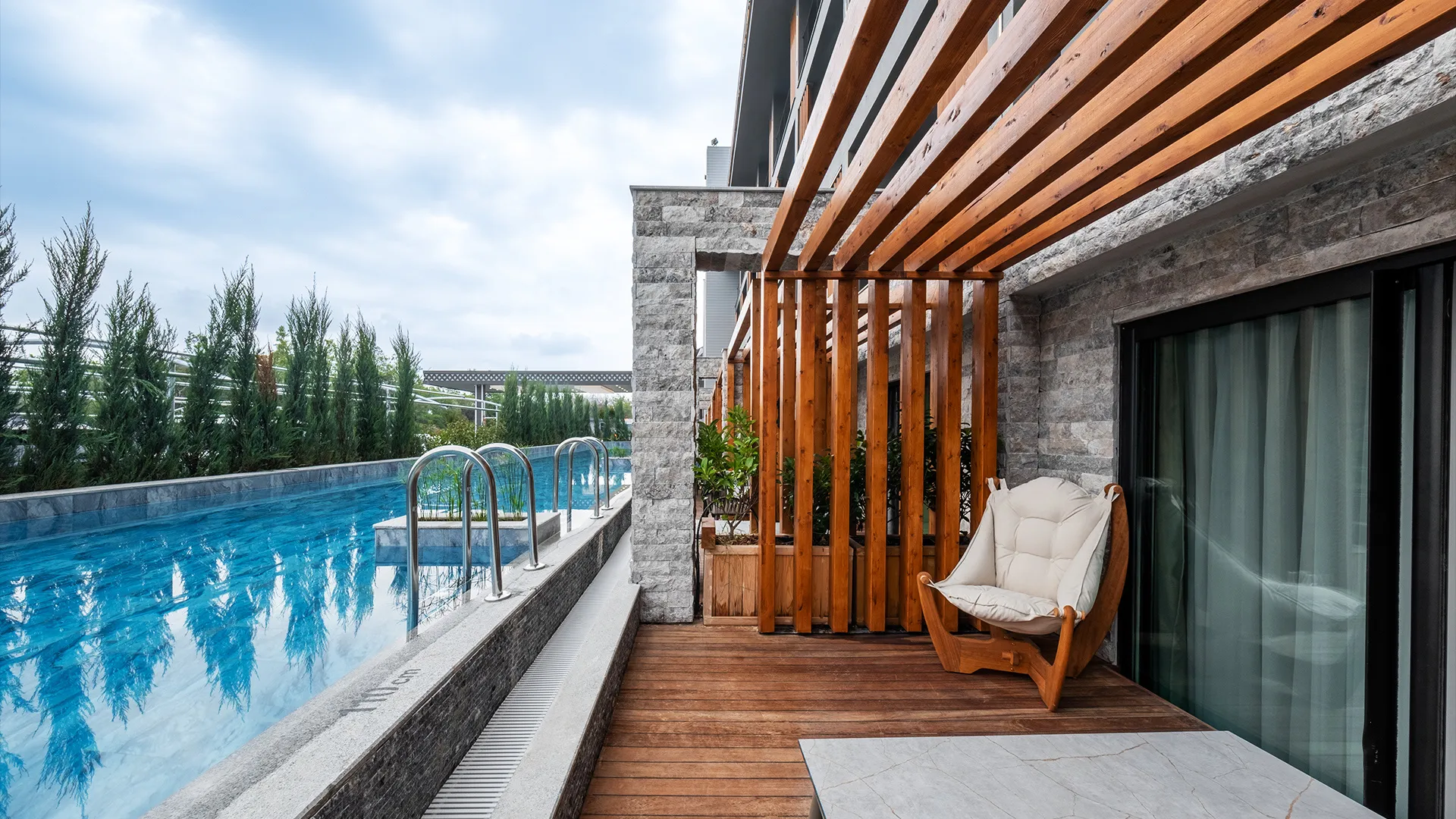 Lago Hotel – 13