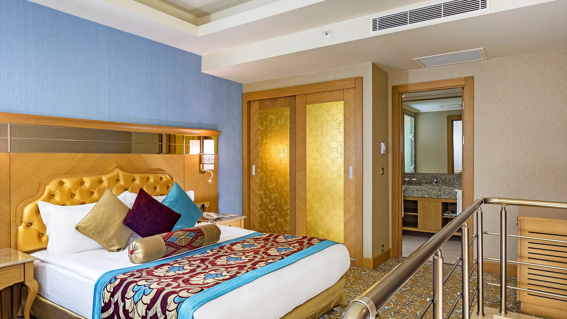 Royal Holiday Palace – 16