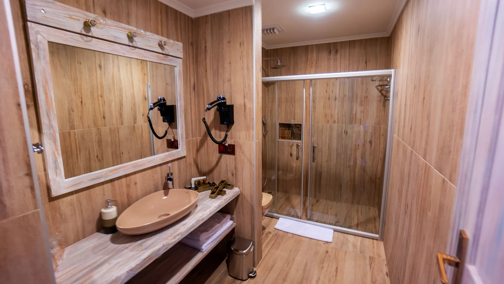 Azka Hotel – 92