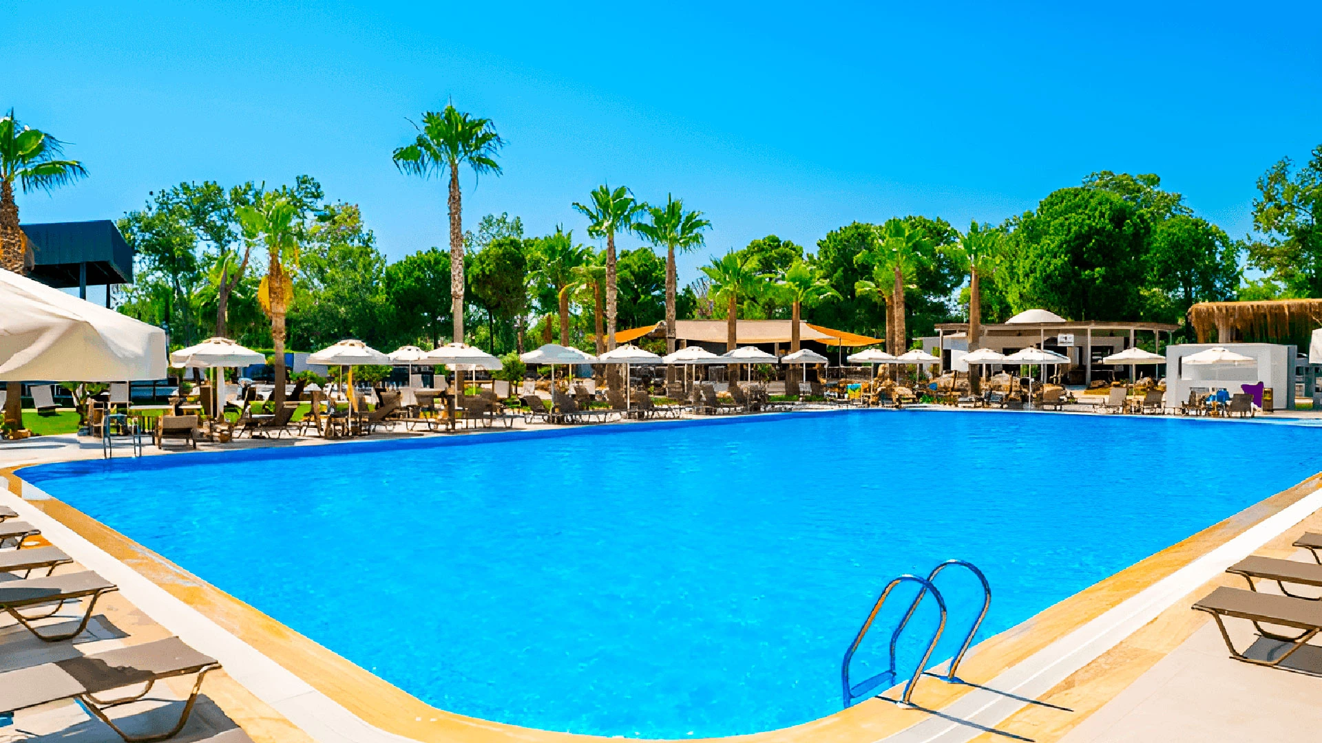Berry Blue Hotel – 3