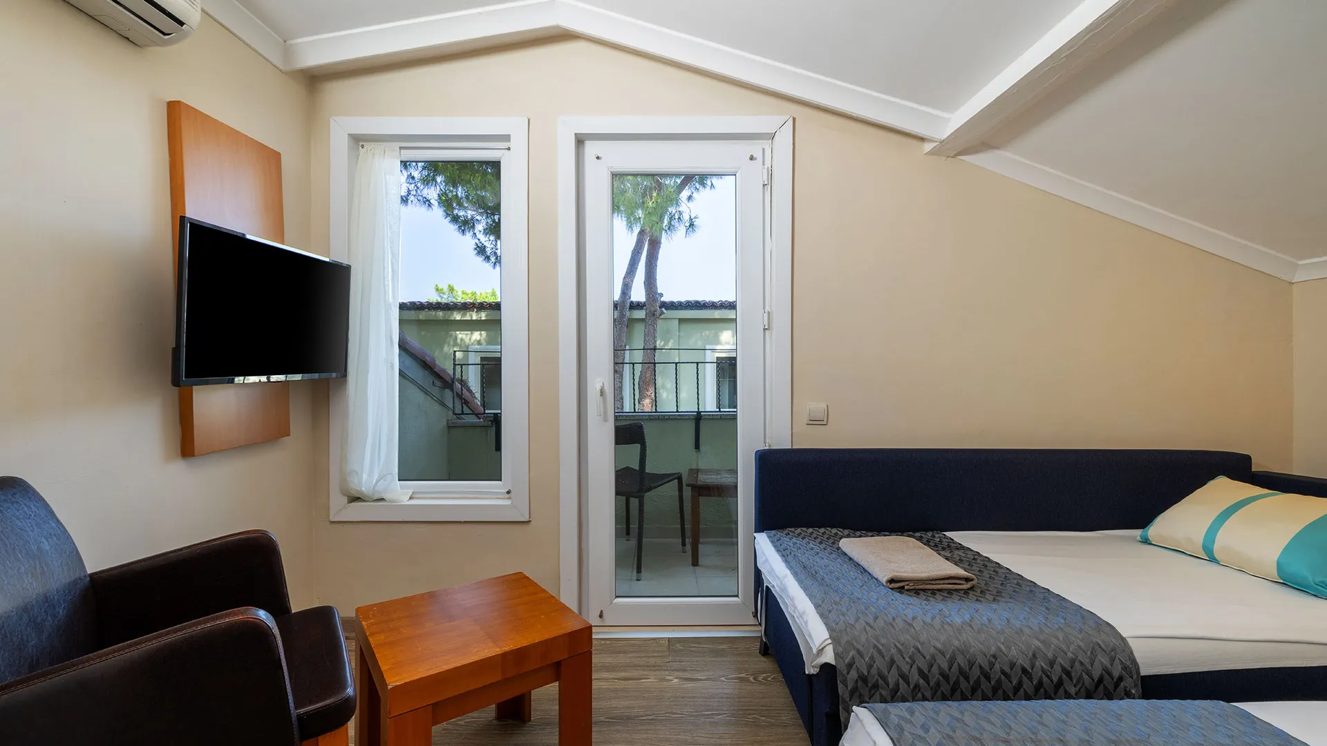 Crystal Flora Beach Resort – 23
