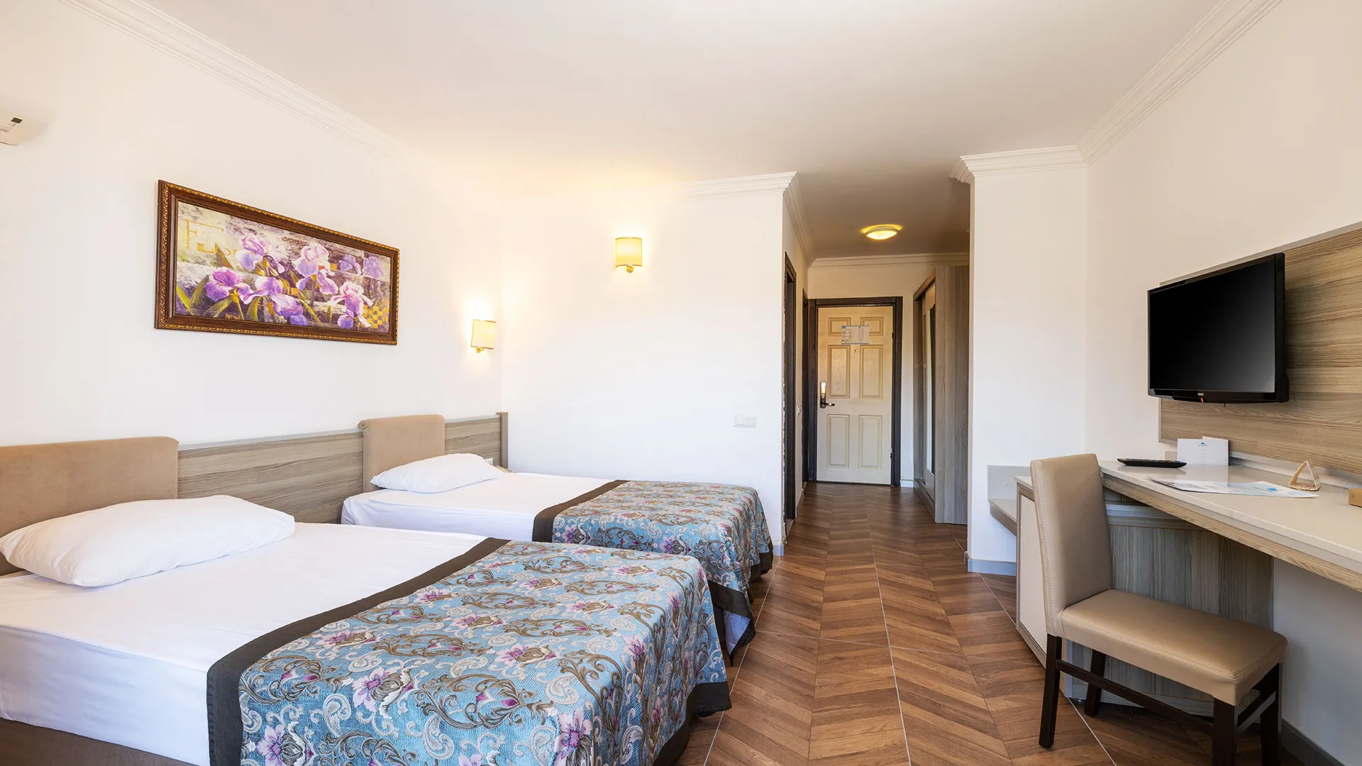 Crystal Aura Beach Resort & Spa – 6