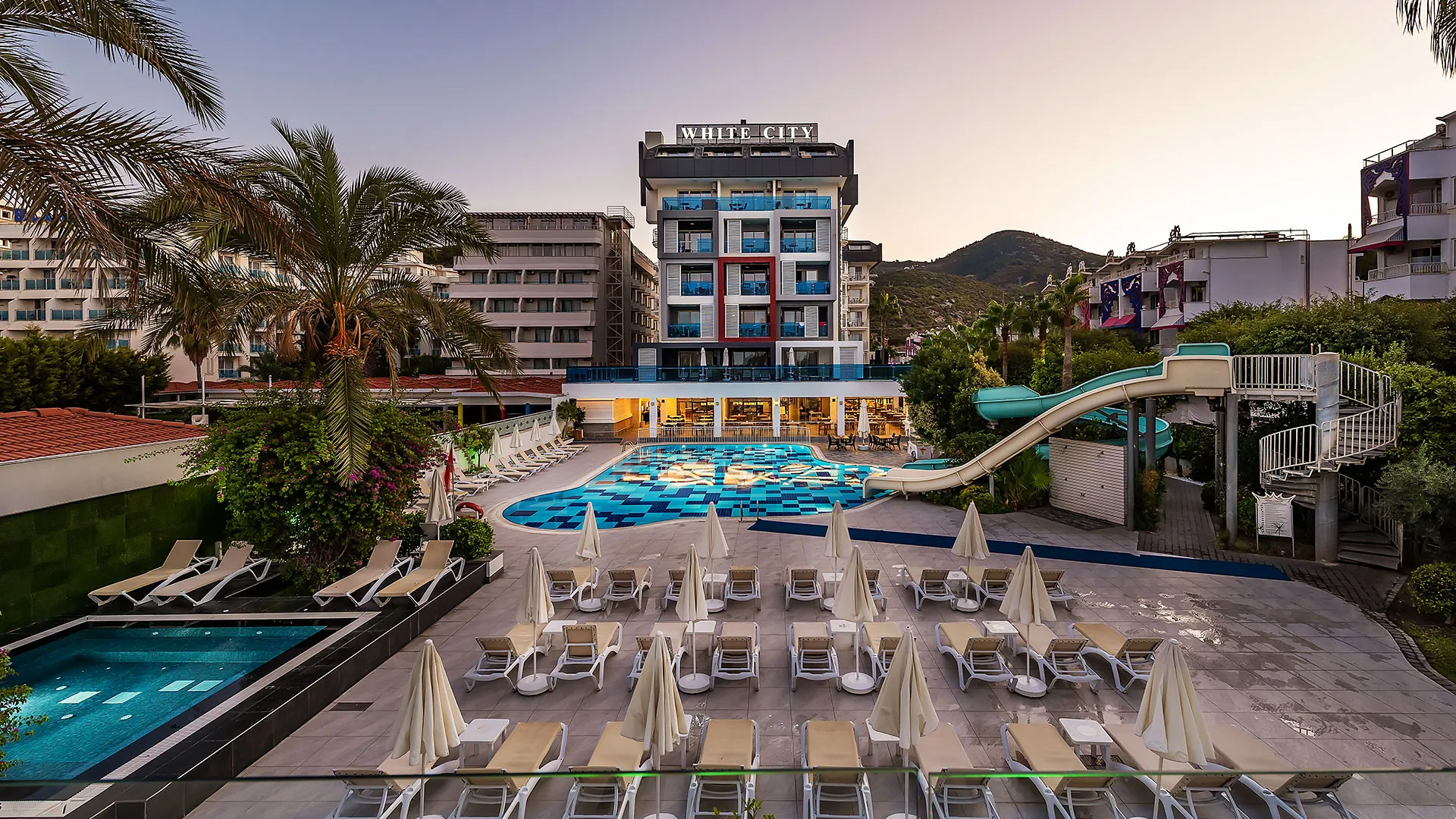 White City Beach Hotel – 2