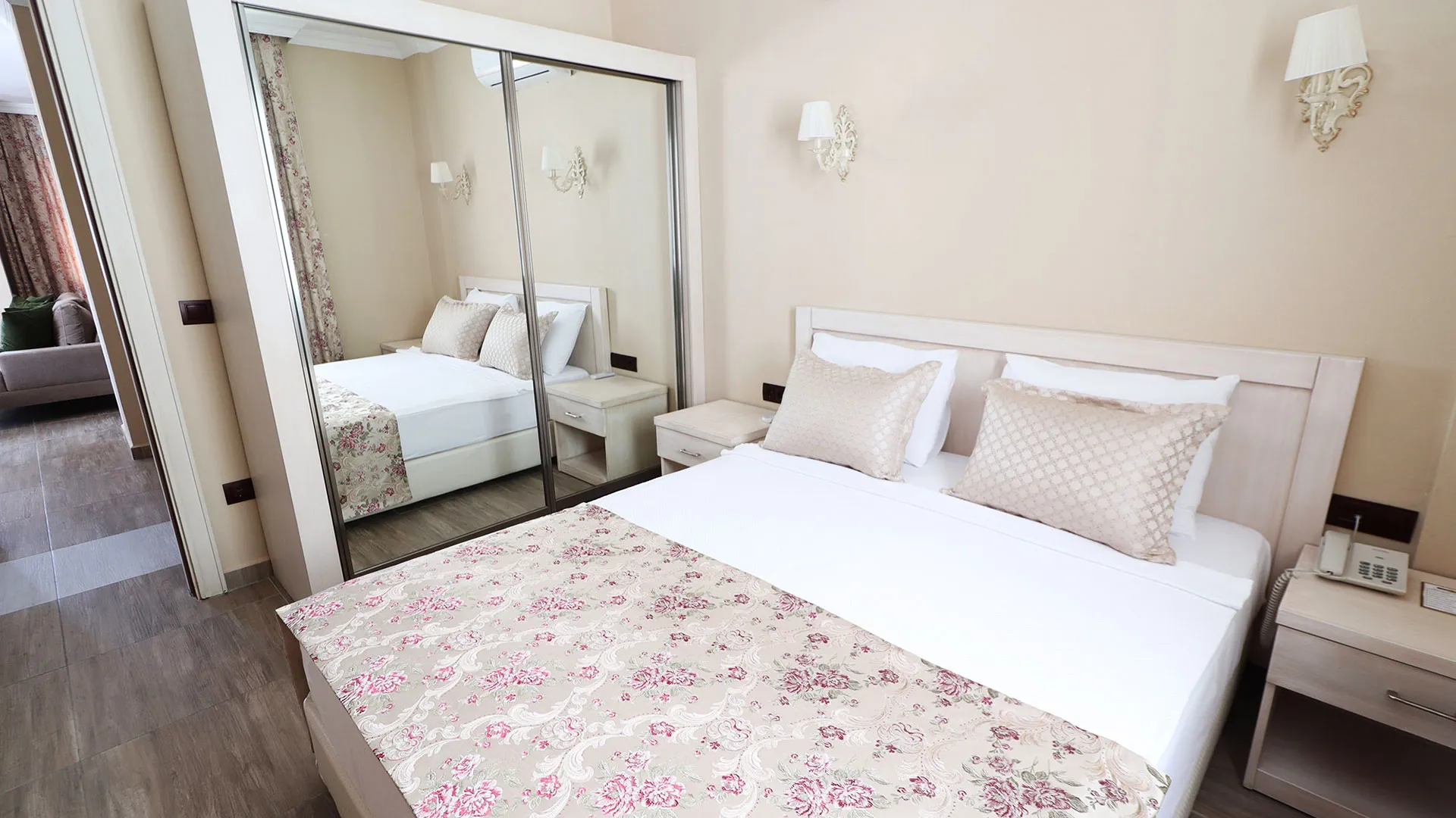 Azka Hotel – 45
