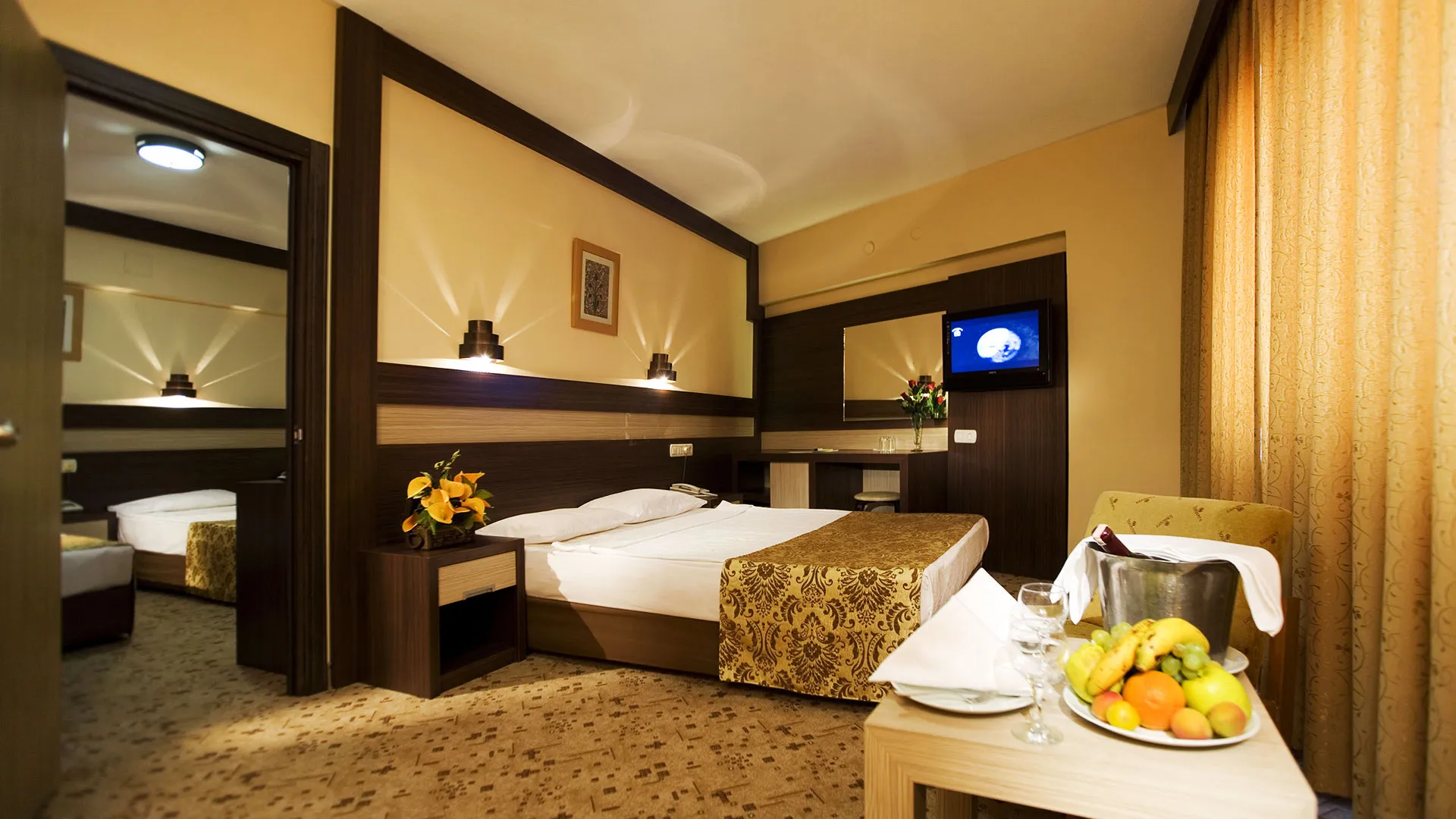 Lonicera World Hotel – 32