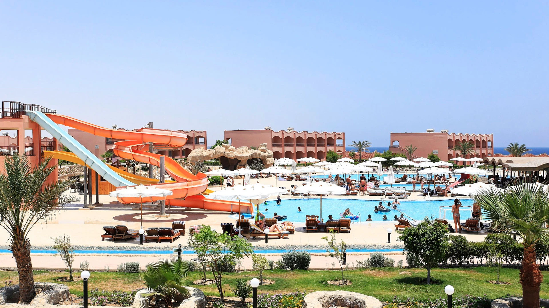 THE THREE CORNERS HAPPY LIFE BEACH RESORT Почивка в Хургада с чартър от София – 3