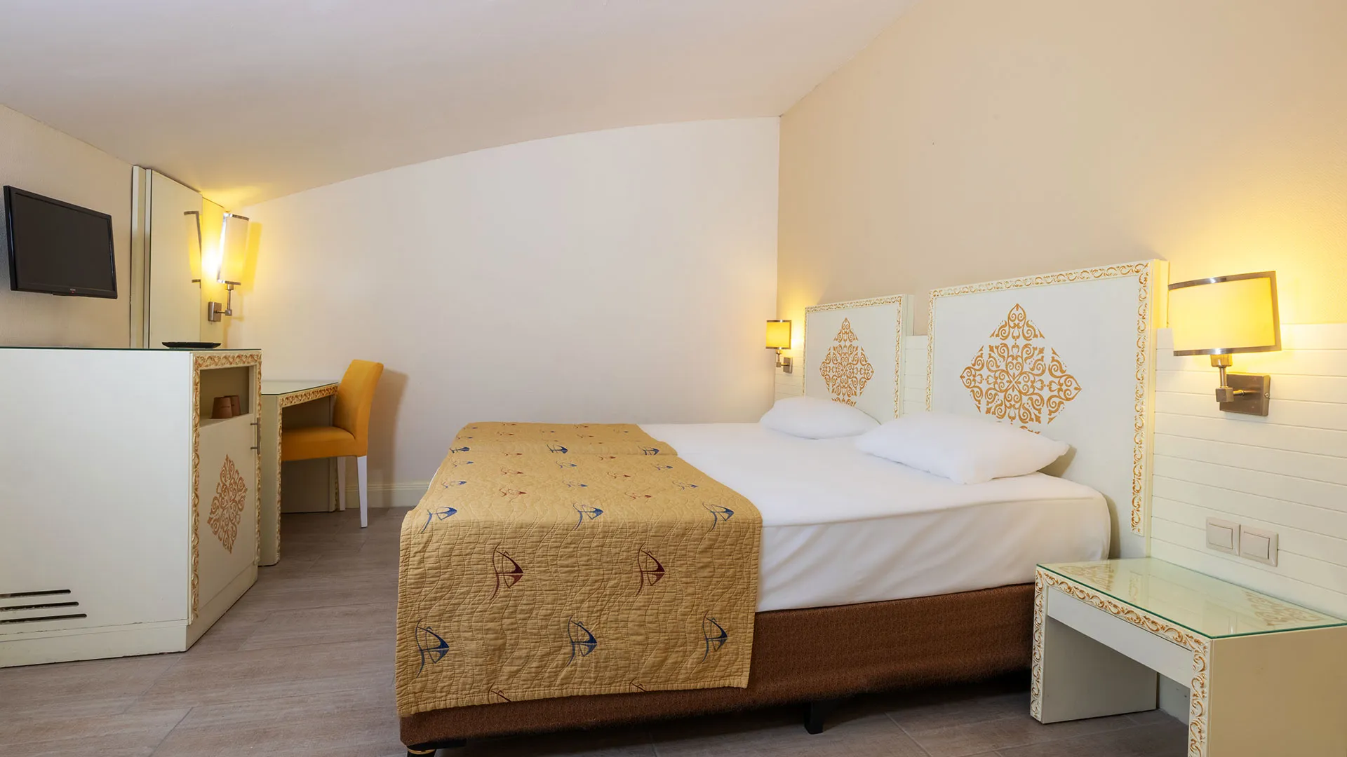 Crystal Admiral Resort & Spa – 29
