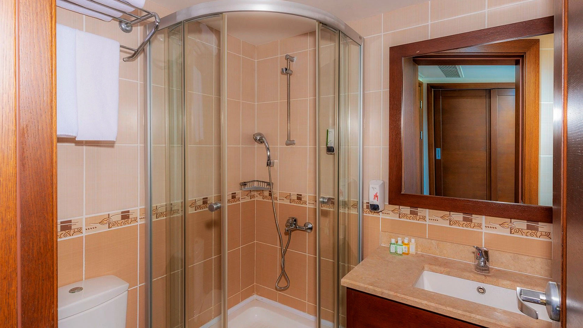 Latanya Park Resort – 50