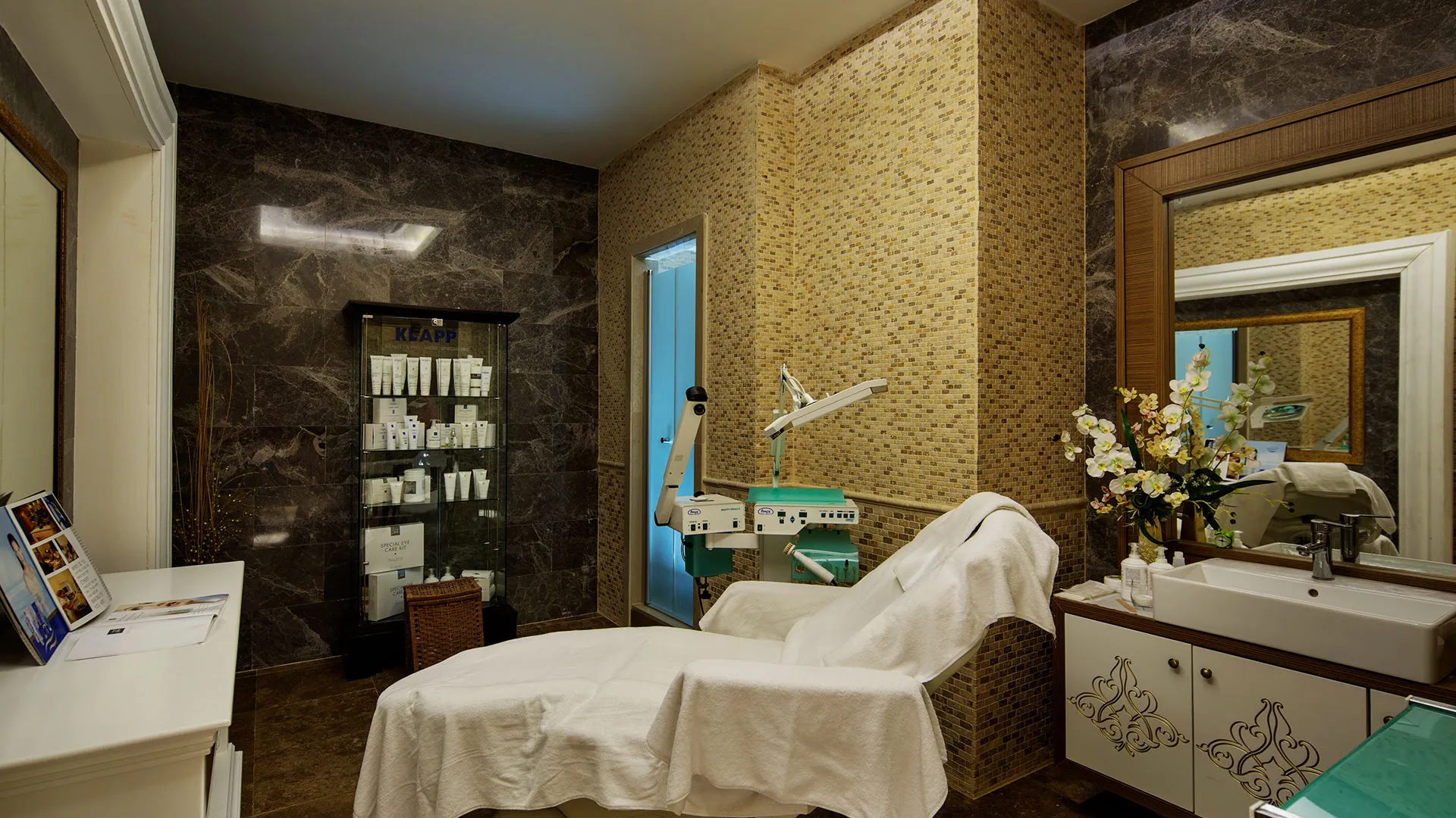 Crystal Admiral Resort & Spa – 43