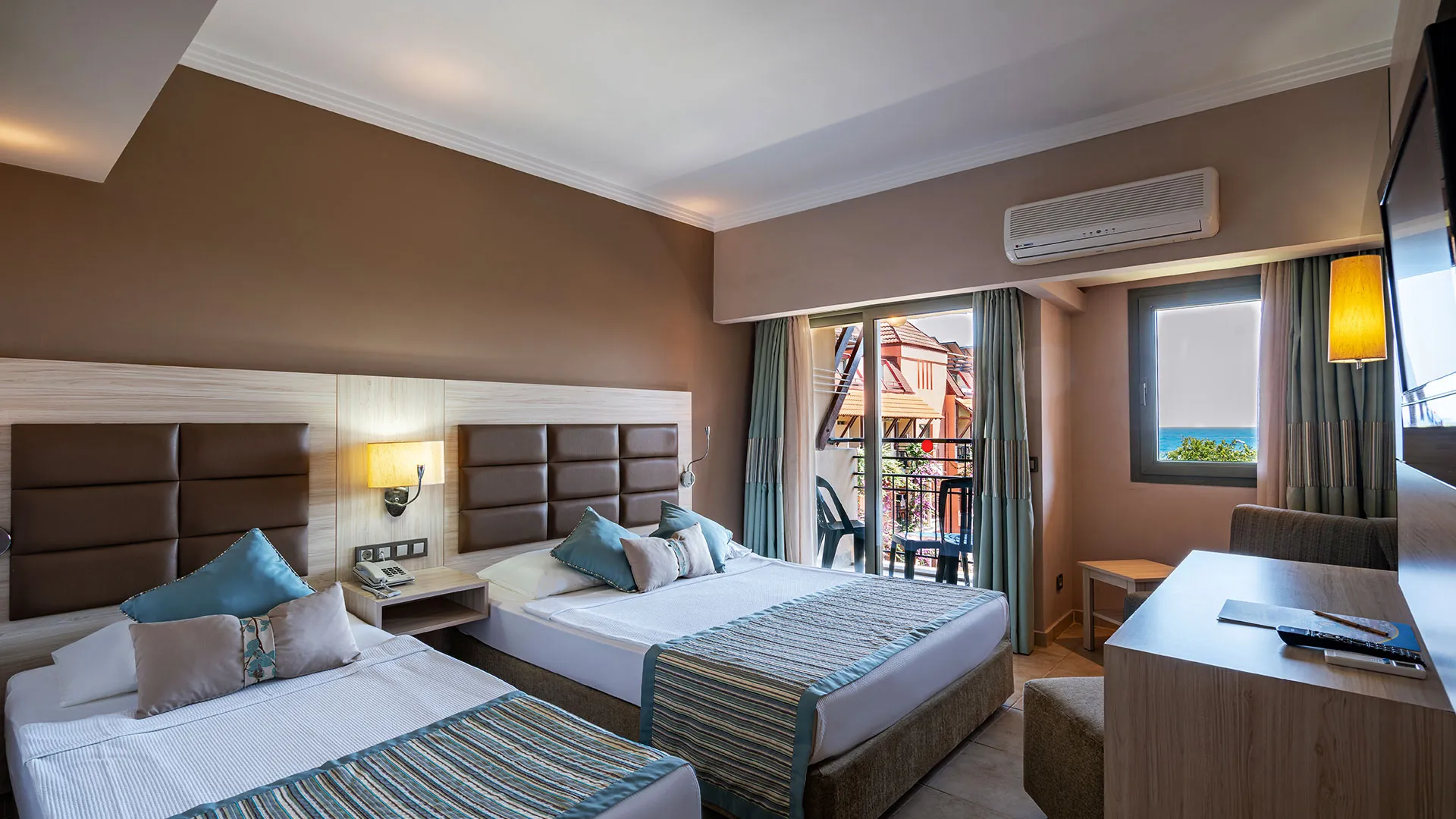 Palmeras Beach Hotel – 13