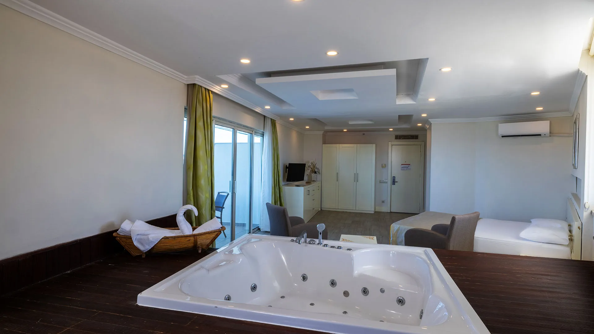 Crystal Admiral Resort & Spa – 41