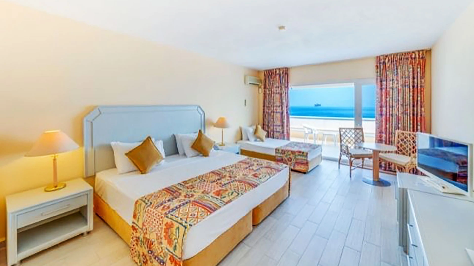 Grand Blue Sky Hotel – 28