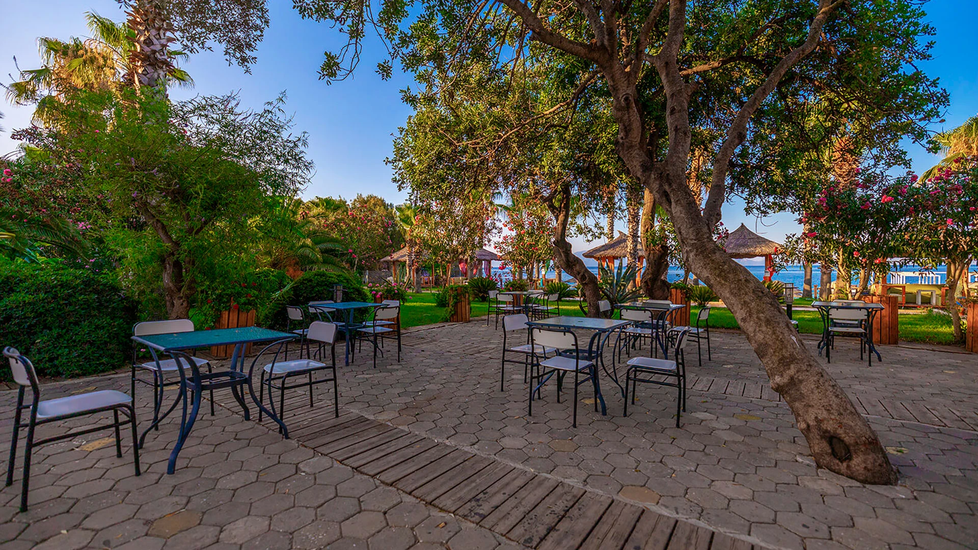 Latanya Park Resort – 37