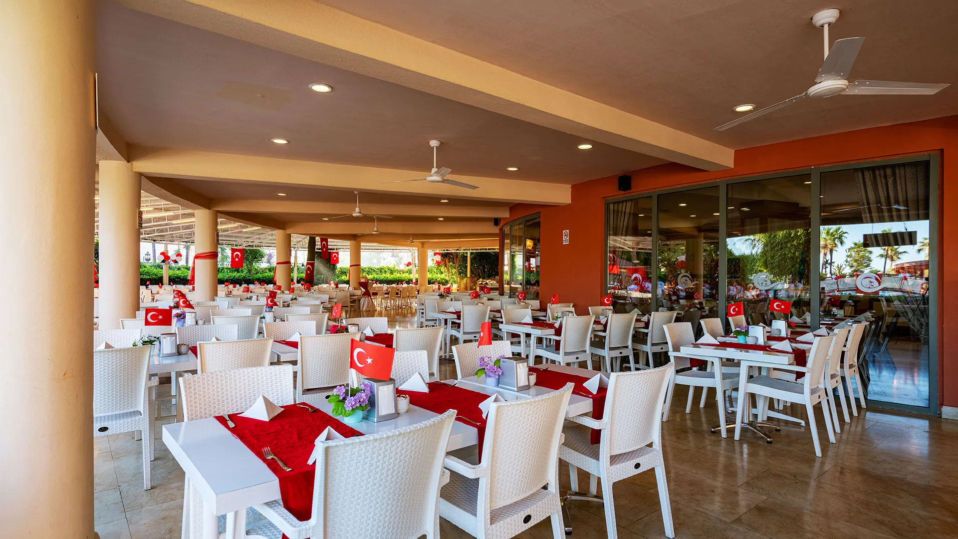 Palmeras Beach Hotel – 10