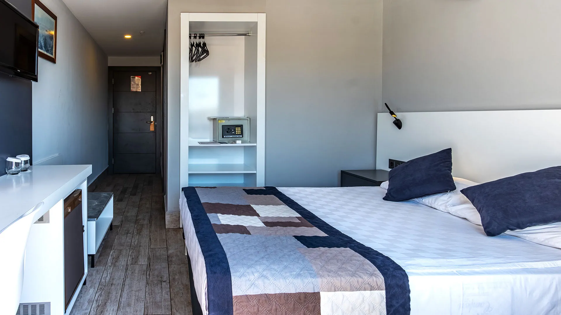 White City Beach Hotel – 83