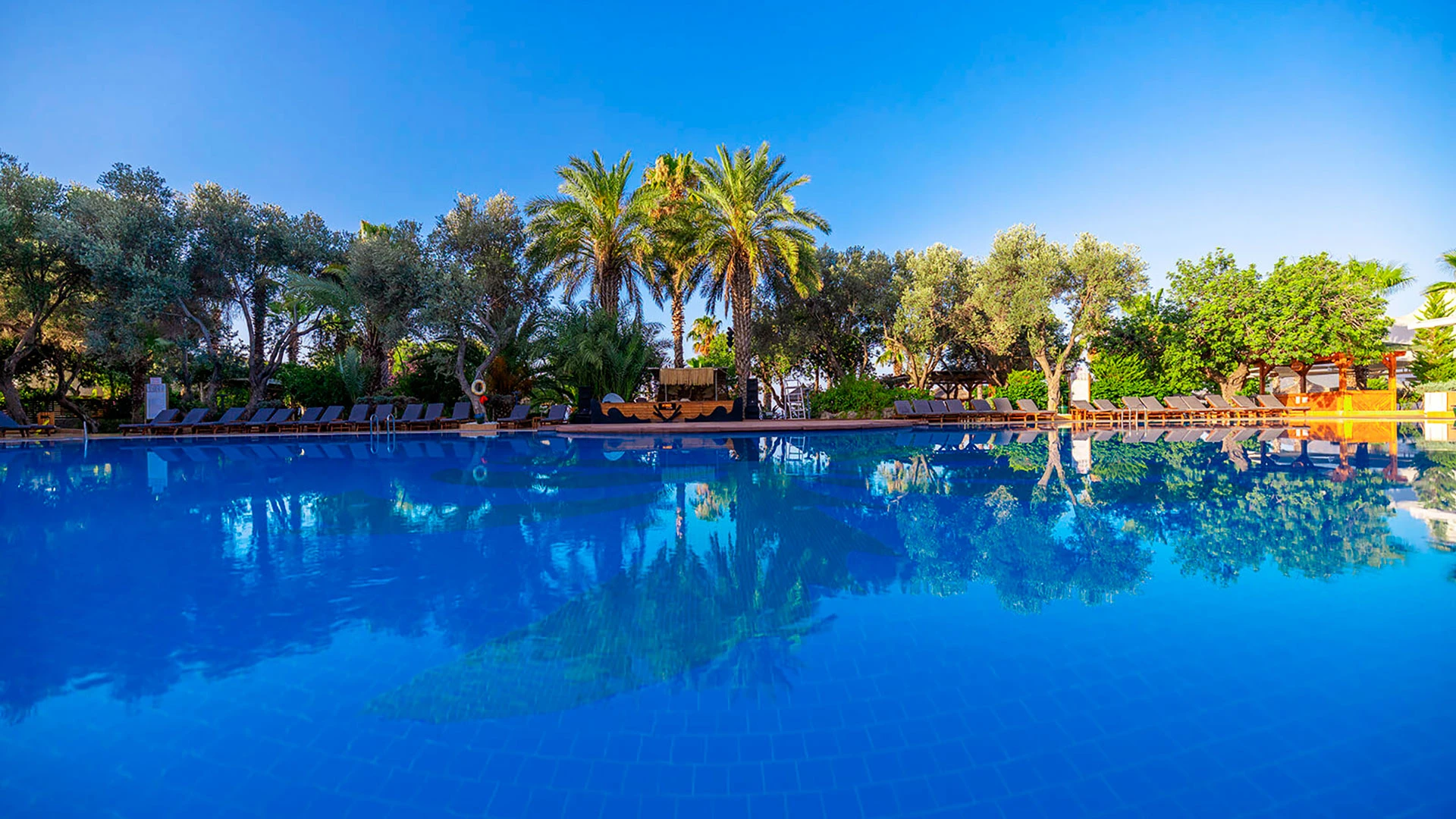 Latanya Park Resort – 41