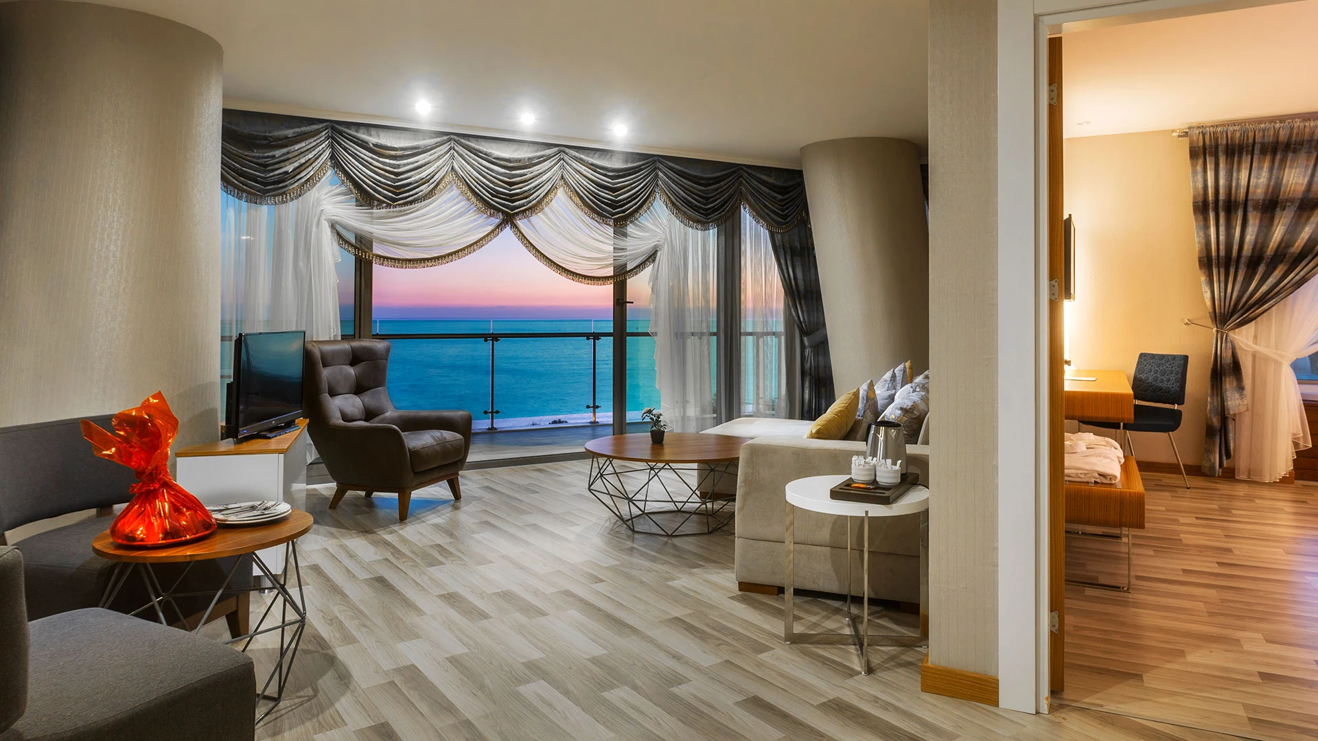 Xoria Deluxe Hotel – 13