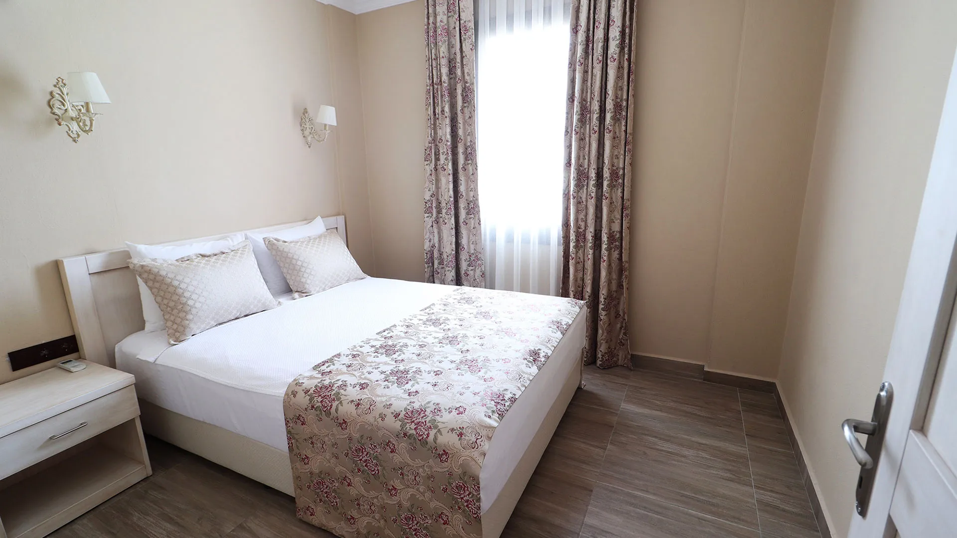 Azka Hotel – 44