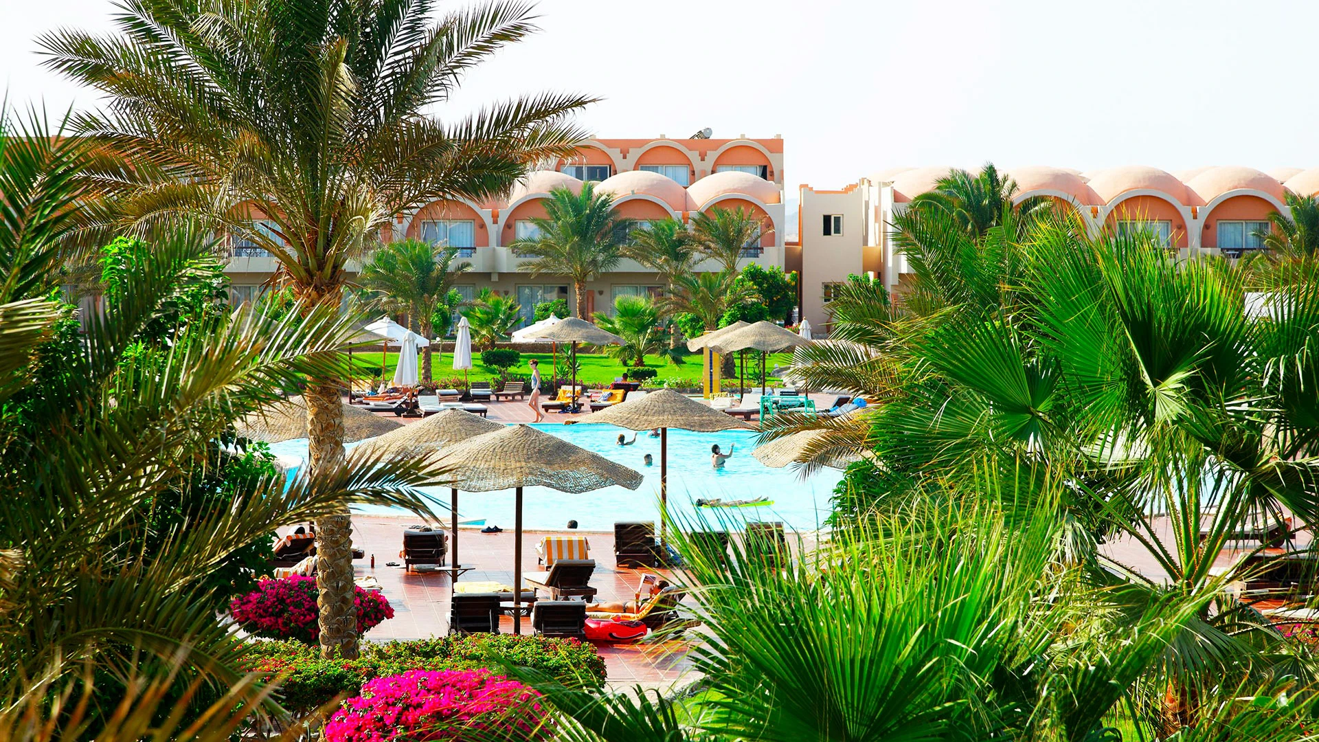 THE THREE CORNERS SEA BEACH RESORT Нова Година - Почивка в Хургада с чартър от София – 3